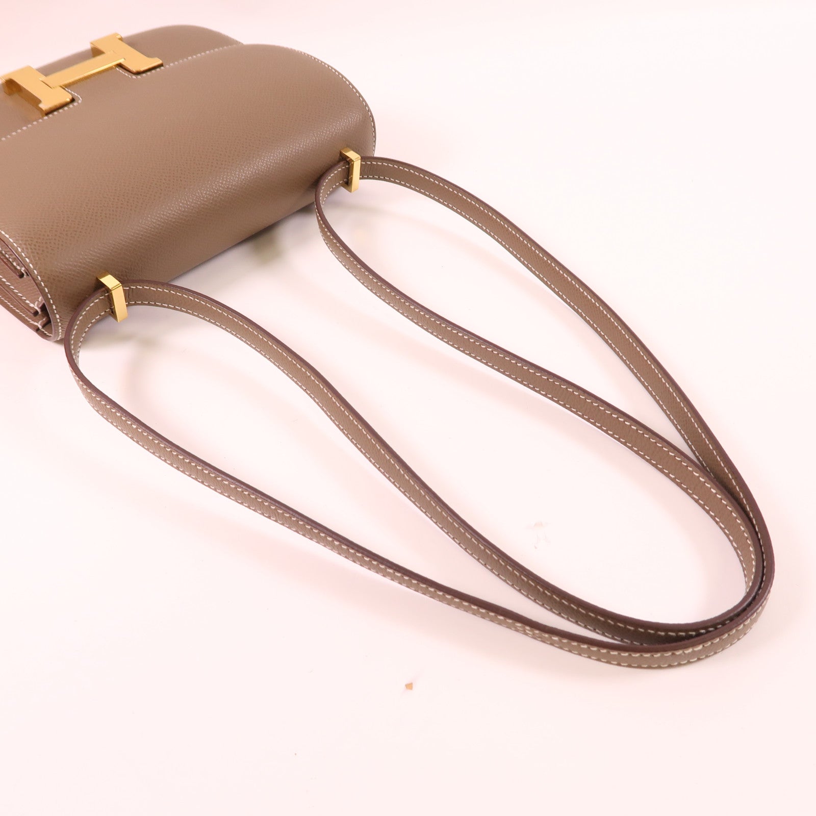 HERMES Epsom皮革Constance Mini金扣肩背袋Etoupe
