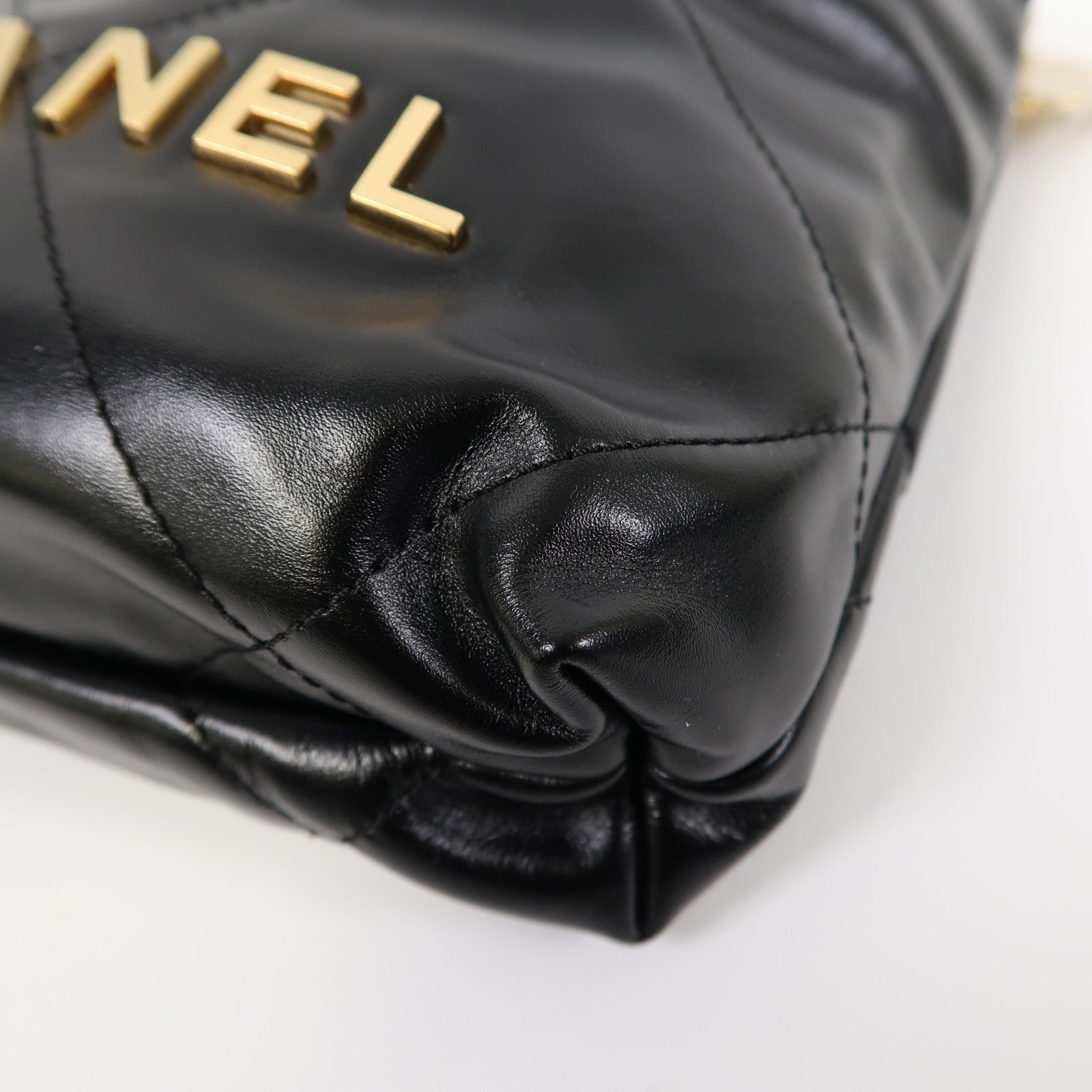 CHANEL 菱格牛皮皮革Mini 22金扣鏈帶肩背袋黑色