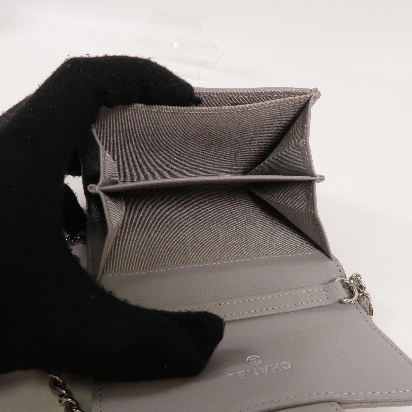 CHANEL 羊皮皮革Matelasse Mini銀扣肩背袋