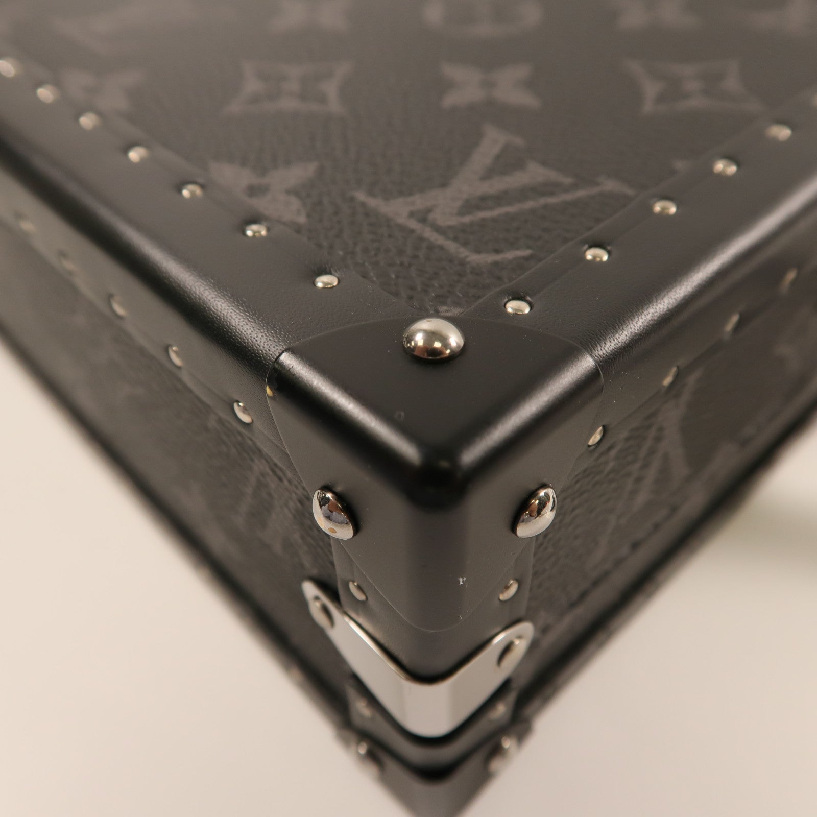 LOUIS VUITTON Monogram Eclipse Clutch Box銀扣肩背袋黑色