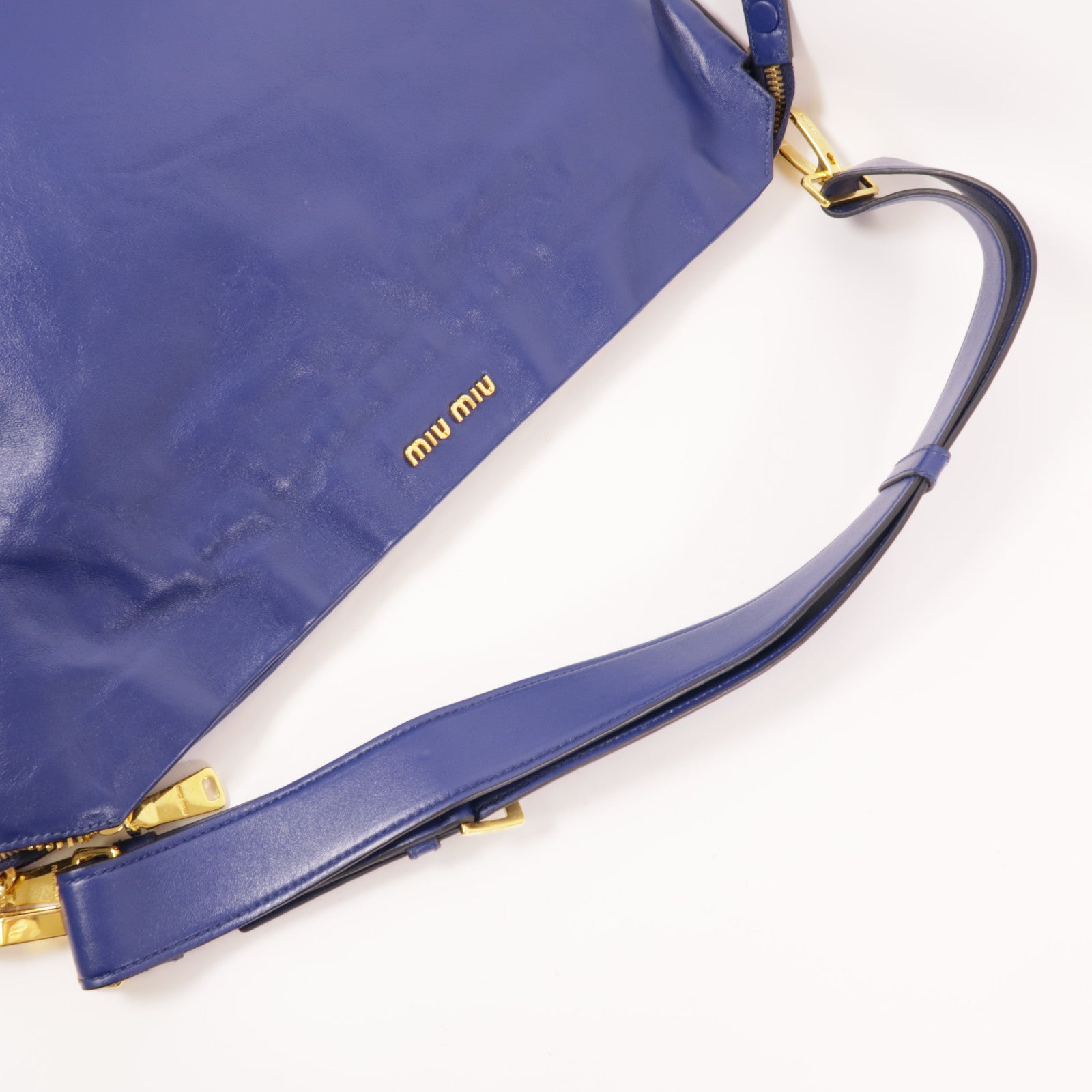 Miu Miu 牛皮皮革Shoulder Bag金扣肩背袋