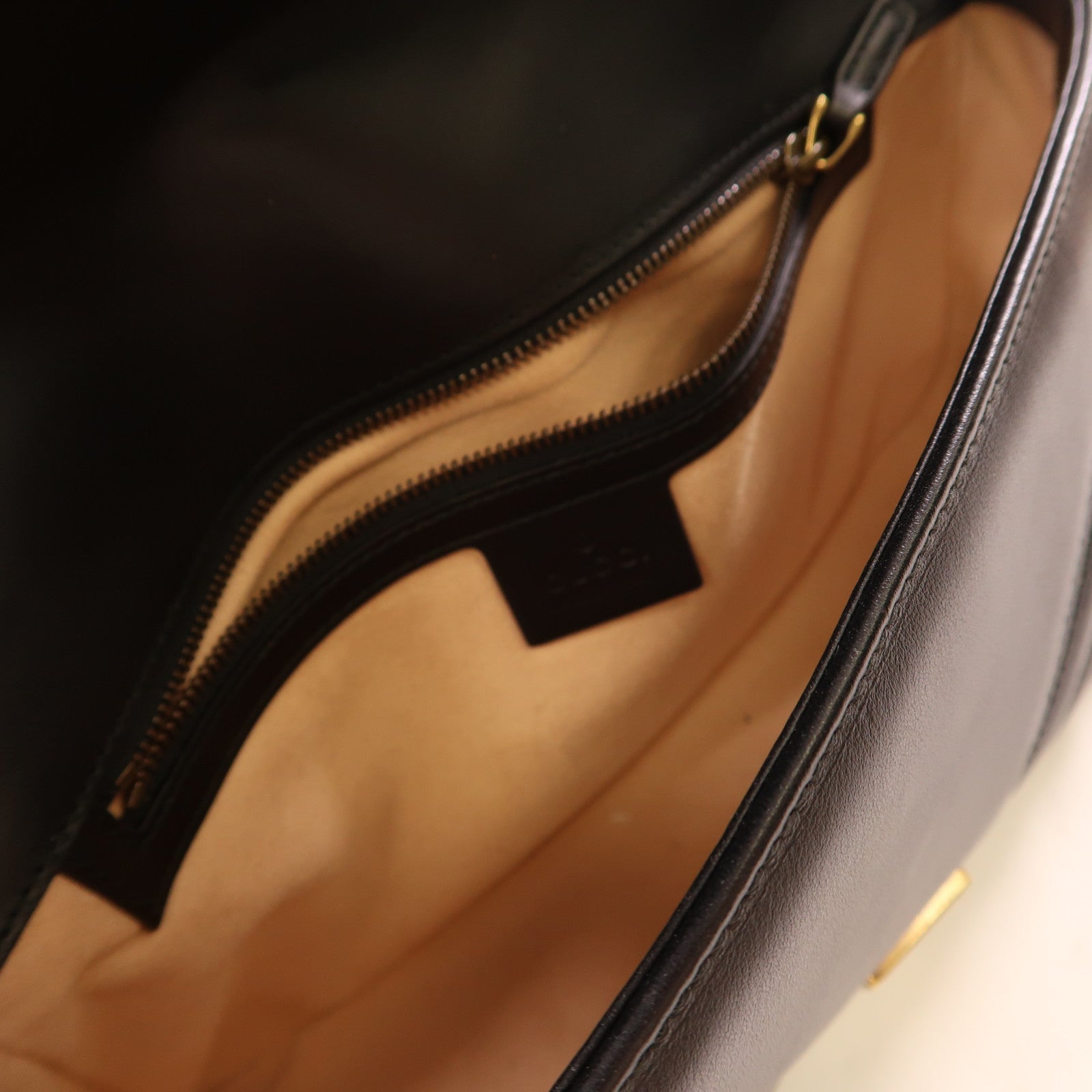 GUCCI 牛皮皮革GG Marmont Small Shoulder Bag金扣鏈帶肩背袋