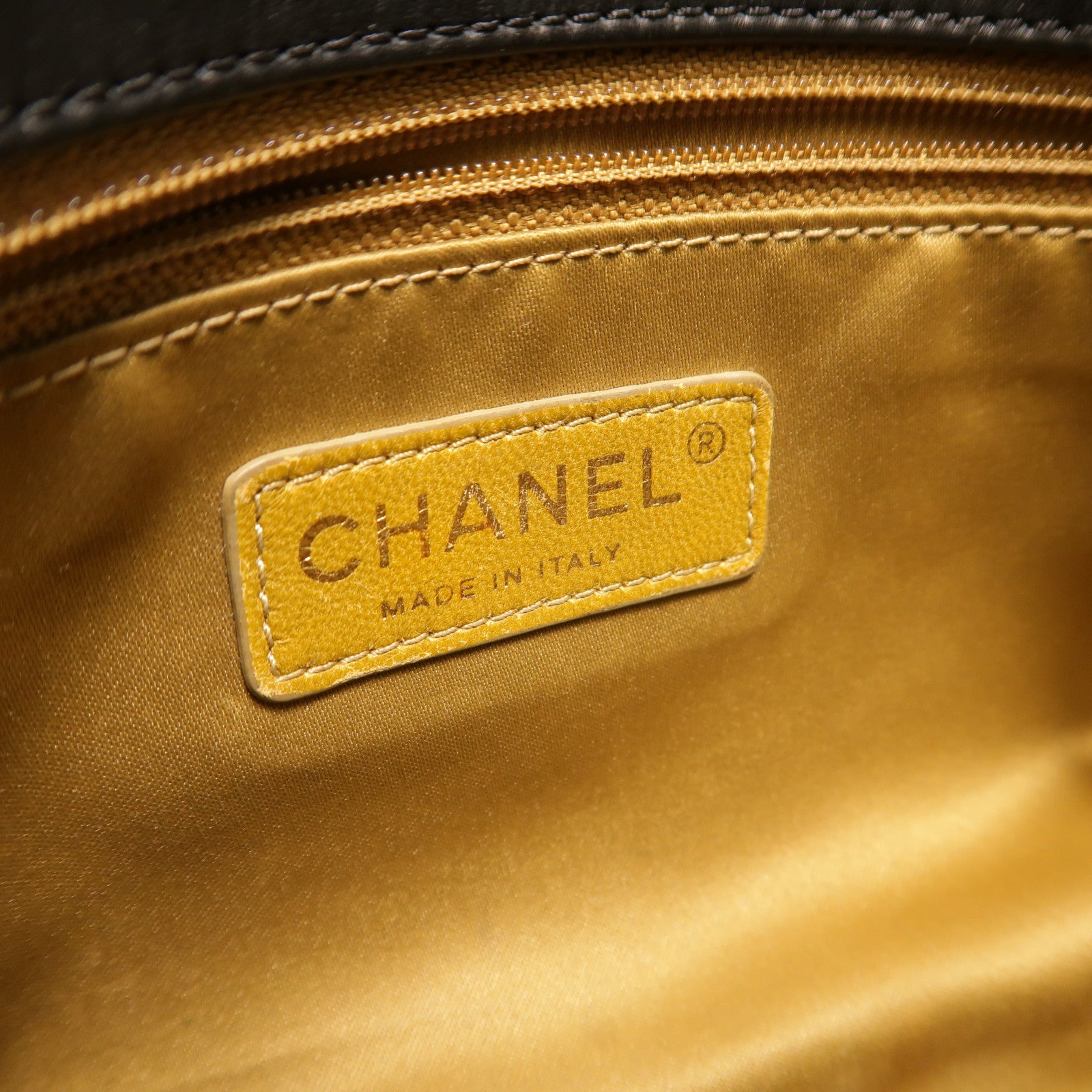 CHANEL 牛皮皮革2.55 East West Mademoiselle鏈帶肩背袋