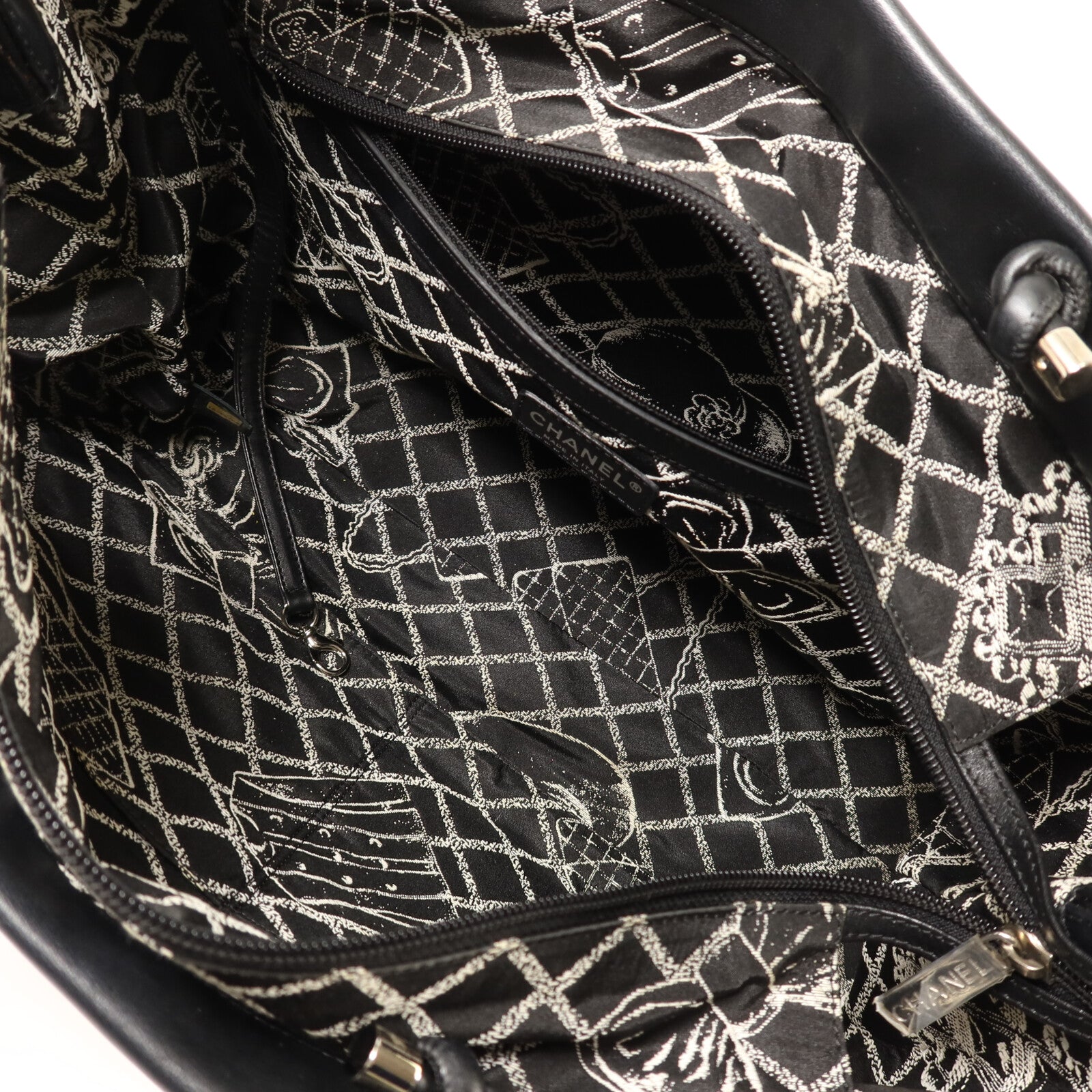 CHANEL 牛皮皮革Essential Logo Leather Tote Bag銀扣肩背袋