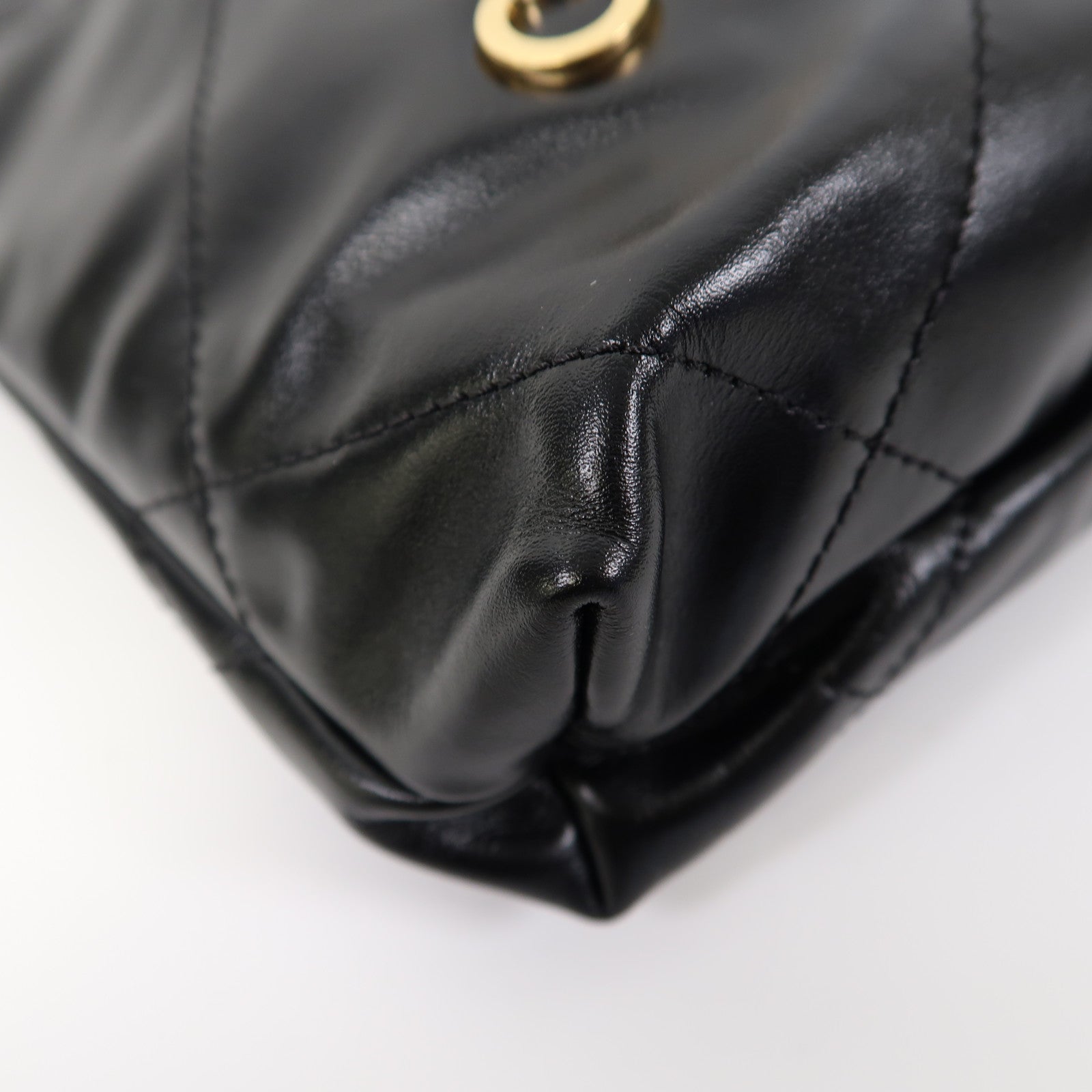 CHANEL 菱格牛皮皮革Mini 22金扣鏈帶肩背袋黑色
