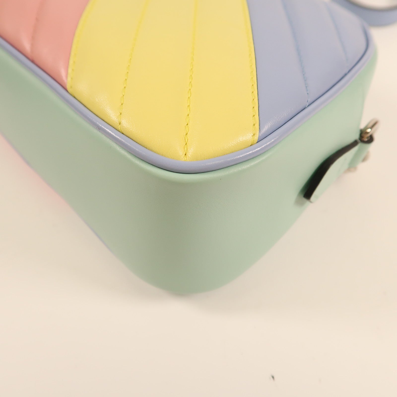 GUCCI 羊皮皮革GG Marmont銀扣鏈帶肩背袋