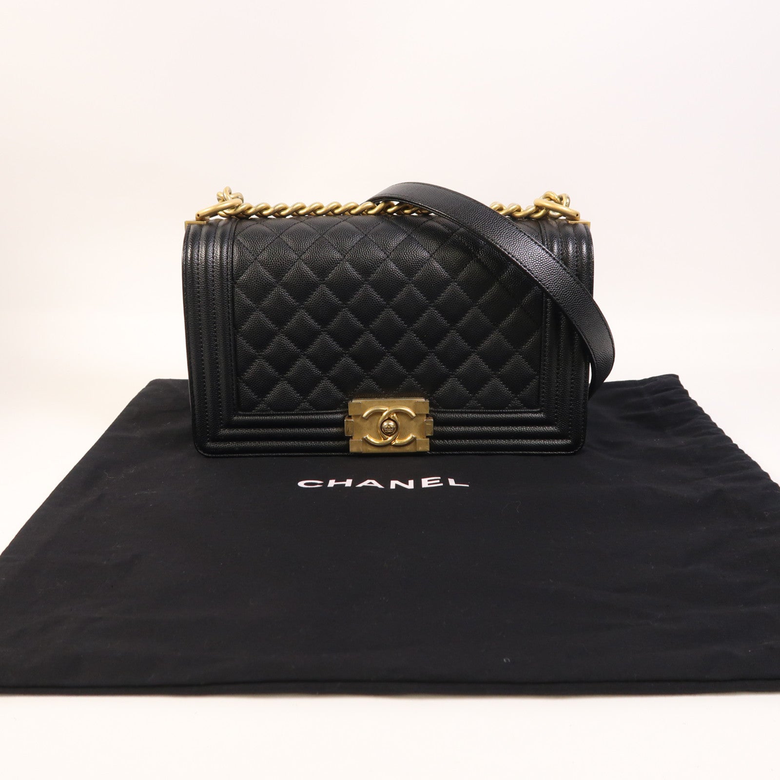 CHANEL 牛皮皮革Boy 25金扣鏈帶肩背袋