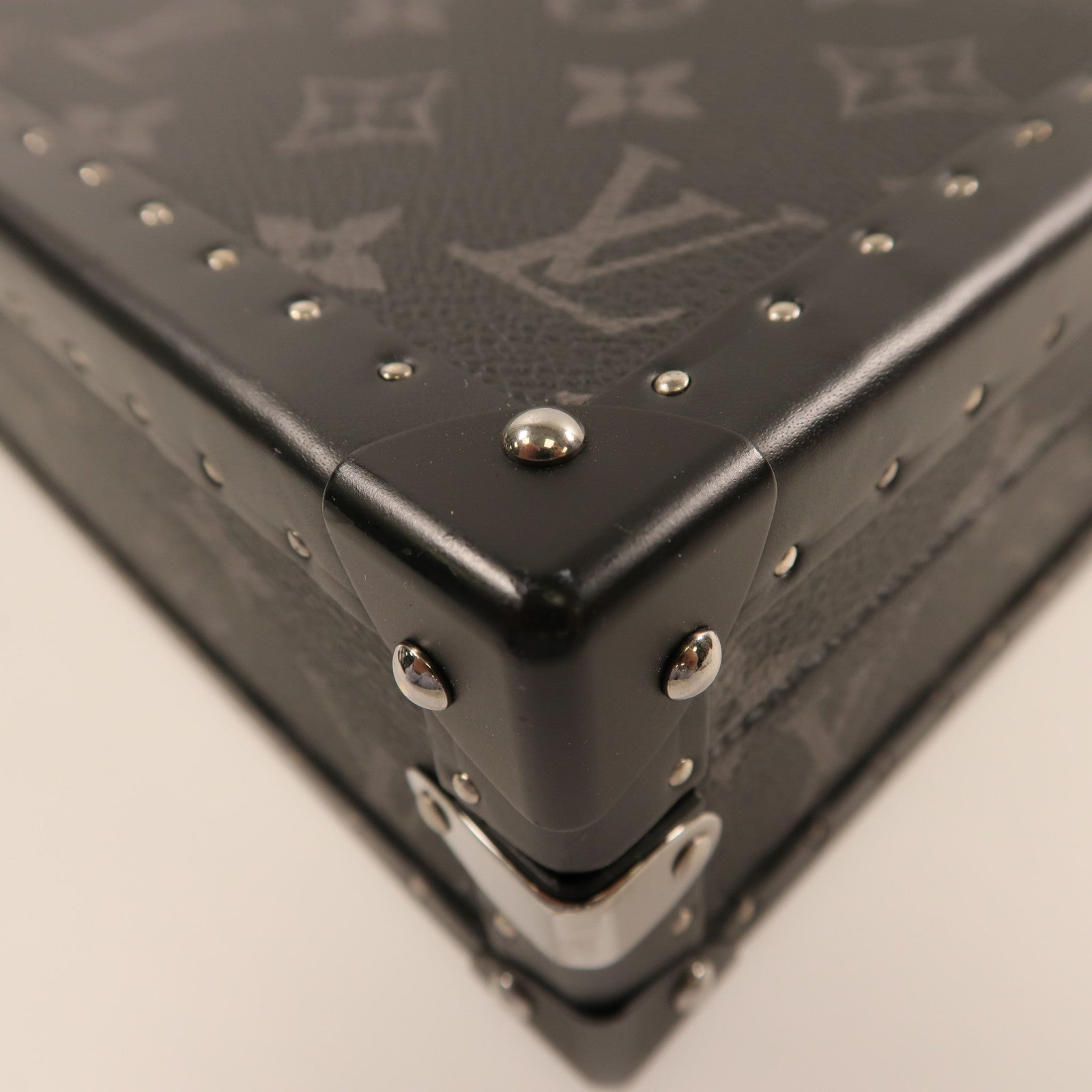 LOUIS VUITTON Monogram Eclipse Clutch Box銀扣肩背袋黑色