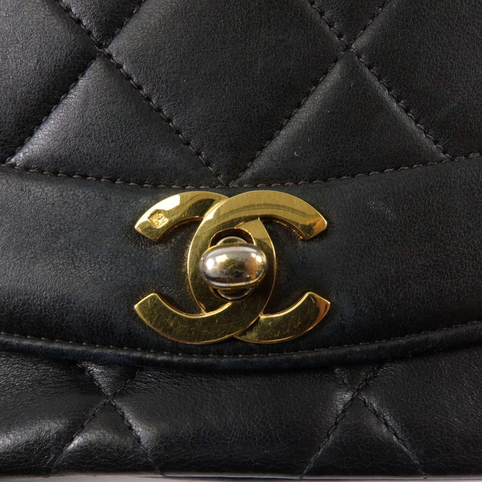 CHANEL 羊皮皮革Vintage Diana鏈帶肩背袋
