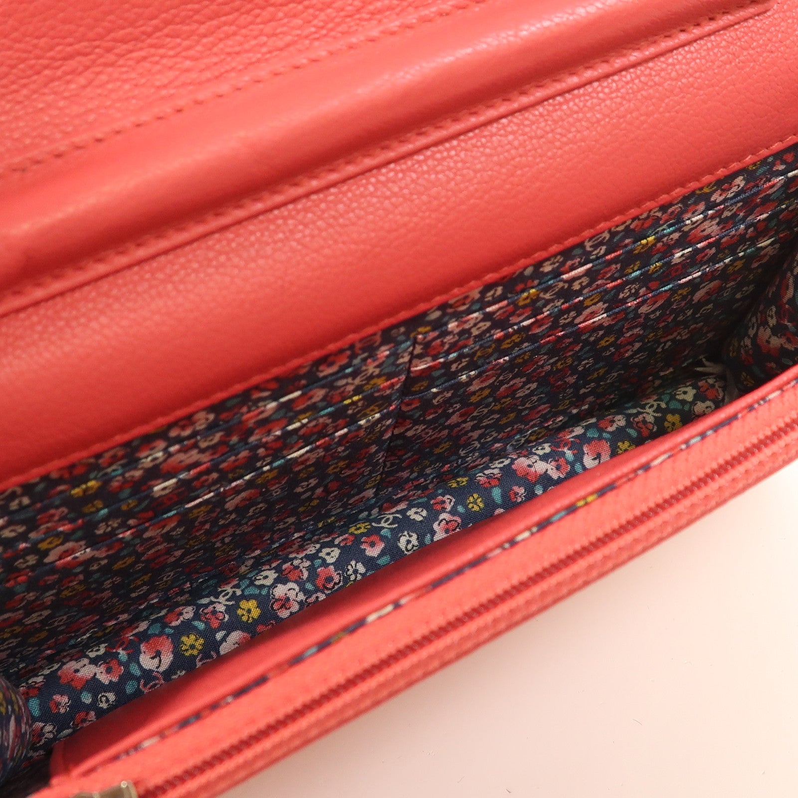 CHANEL 牛皮皮革WOC Wallet On Chain鏈帶肩背袋