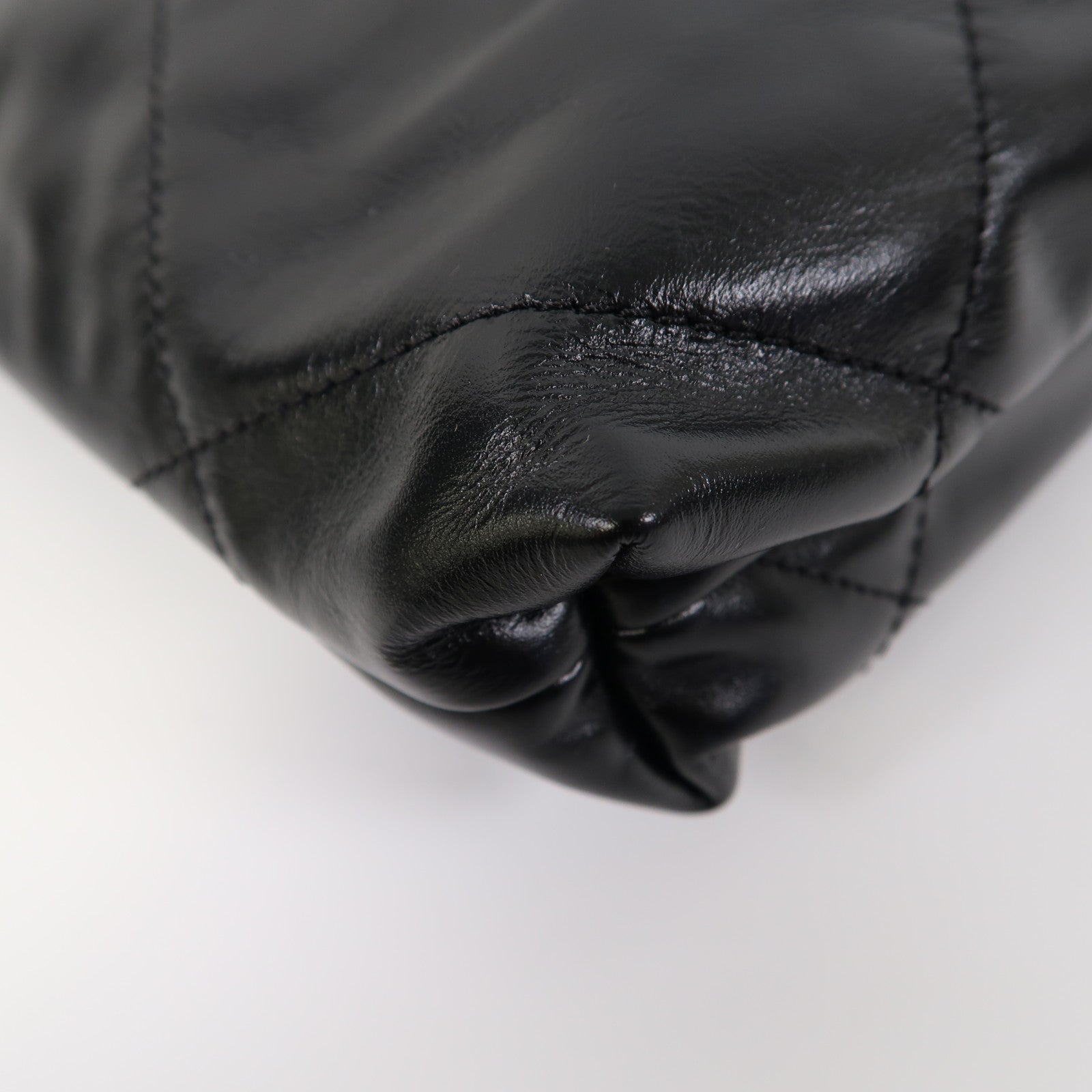 CHANEL 菱格牛皮皮革Mini 22金扣鏈帶肩背袋黑色