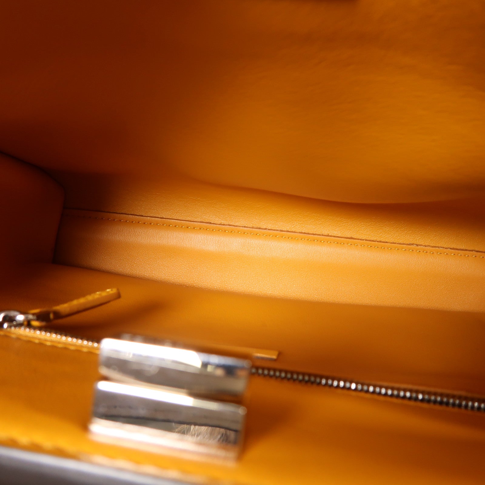 FENDI 牛皮皮革Peekaboo銀扣手挽肩背兩用袋