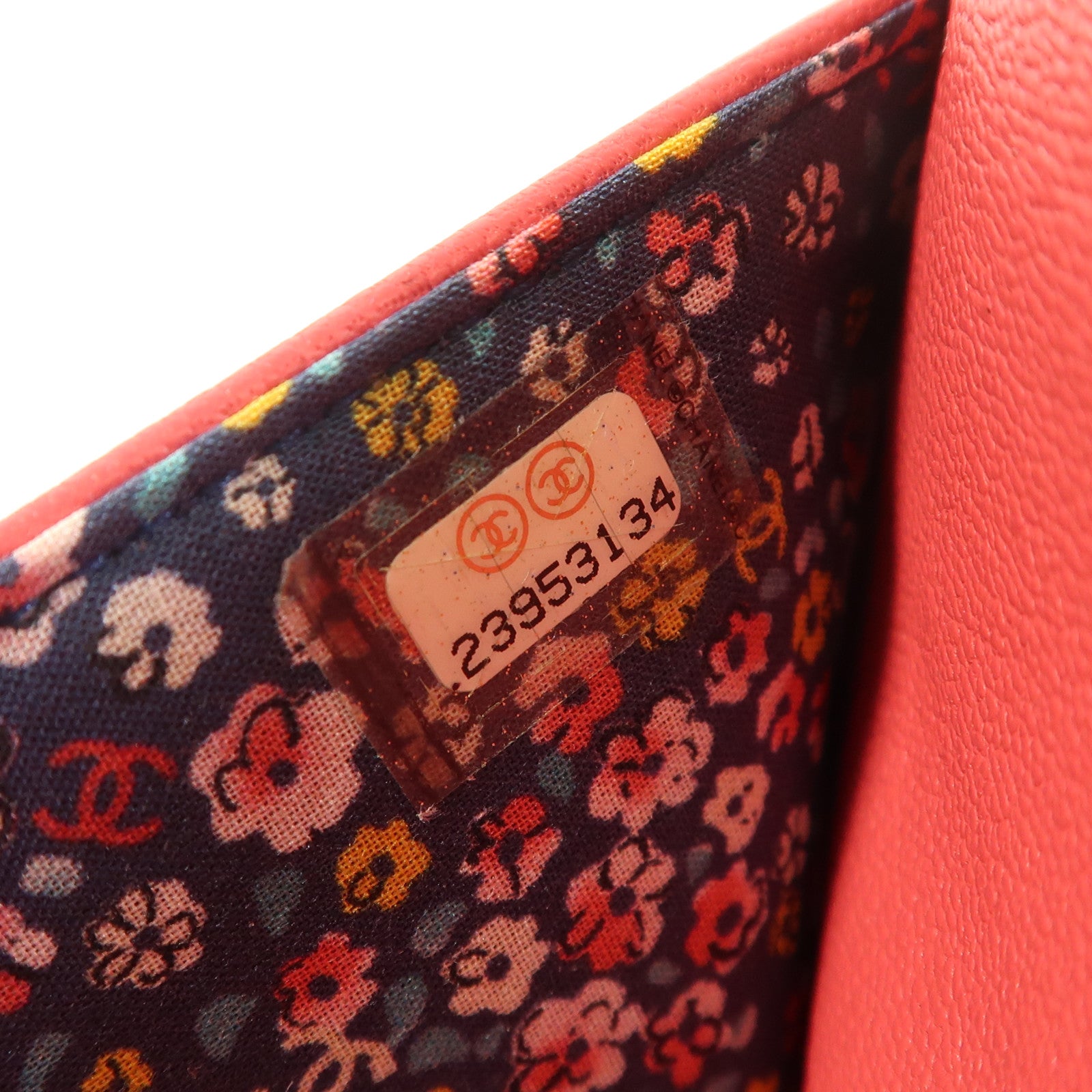 CHANEL 牛皮皮革WOC Wallet On Chain鏈帶肩背袋