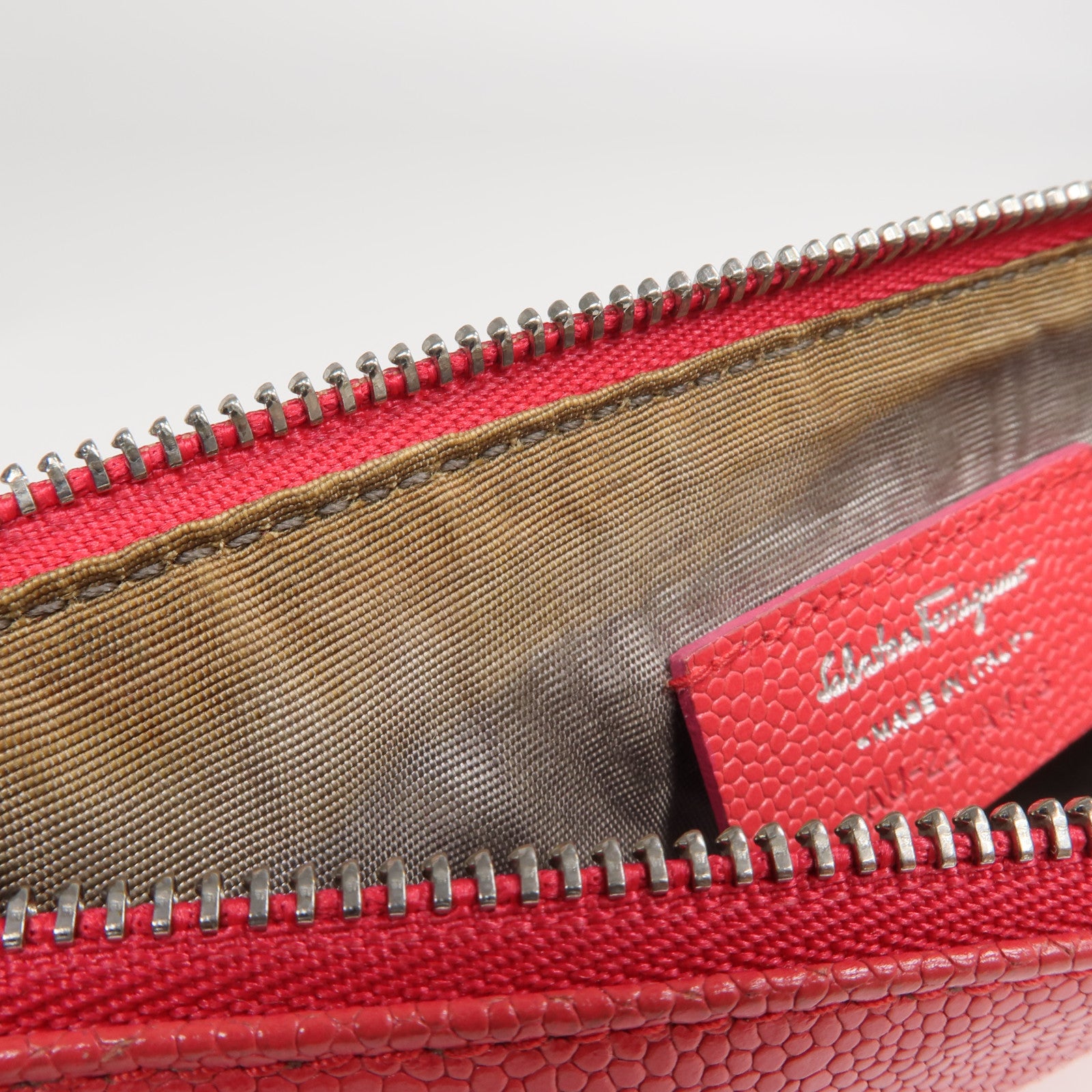 Salvatore Ferragamo 牛皮皮革Pouch手拿包