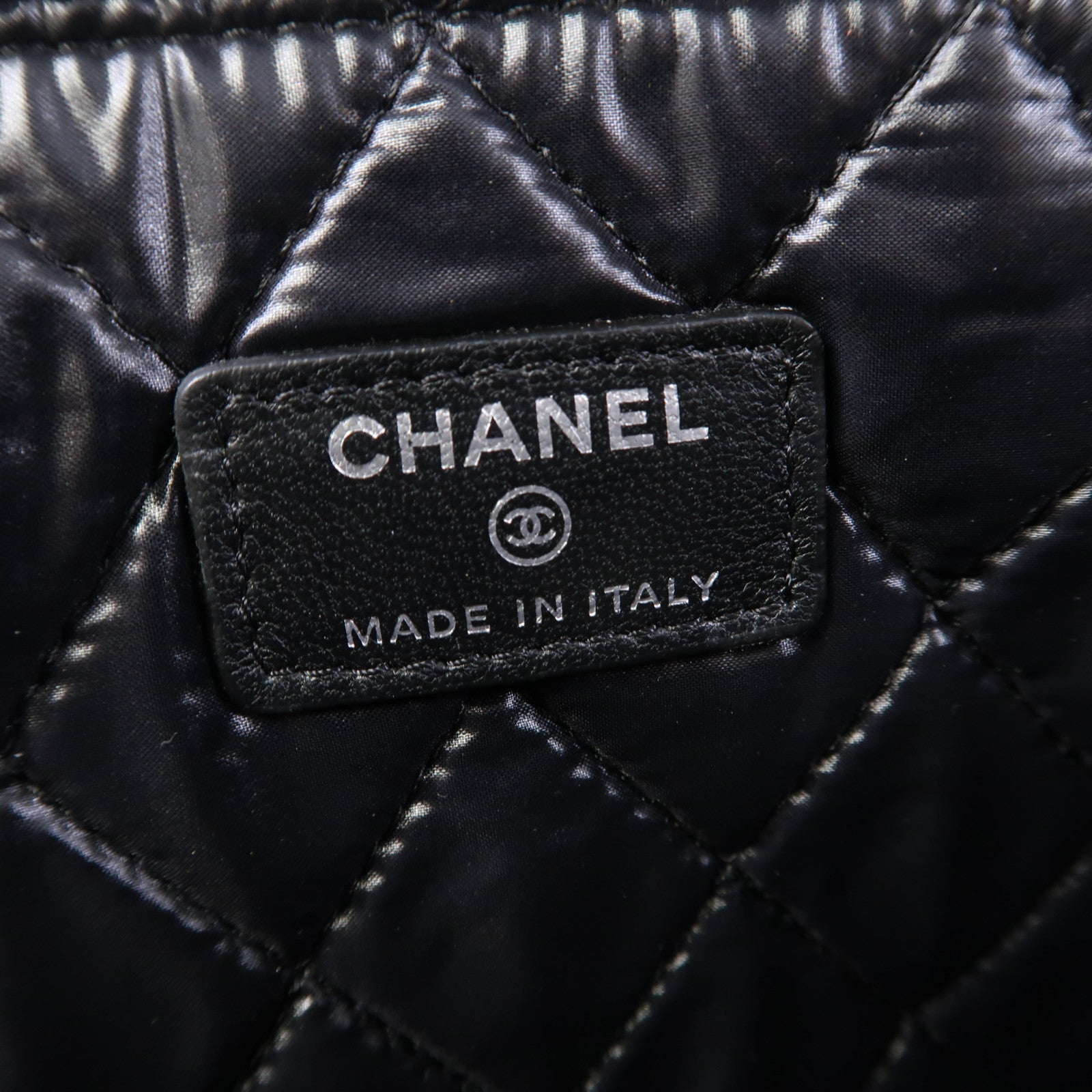 CHANEL 菱格漆皮皮革Pouch銀扣手拿包黑色