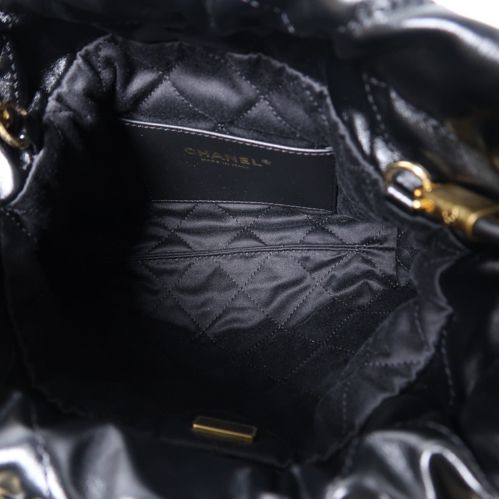CHANEL 菱格牛皮皮革Mini 22金扣鏈帶肩背袋黑色