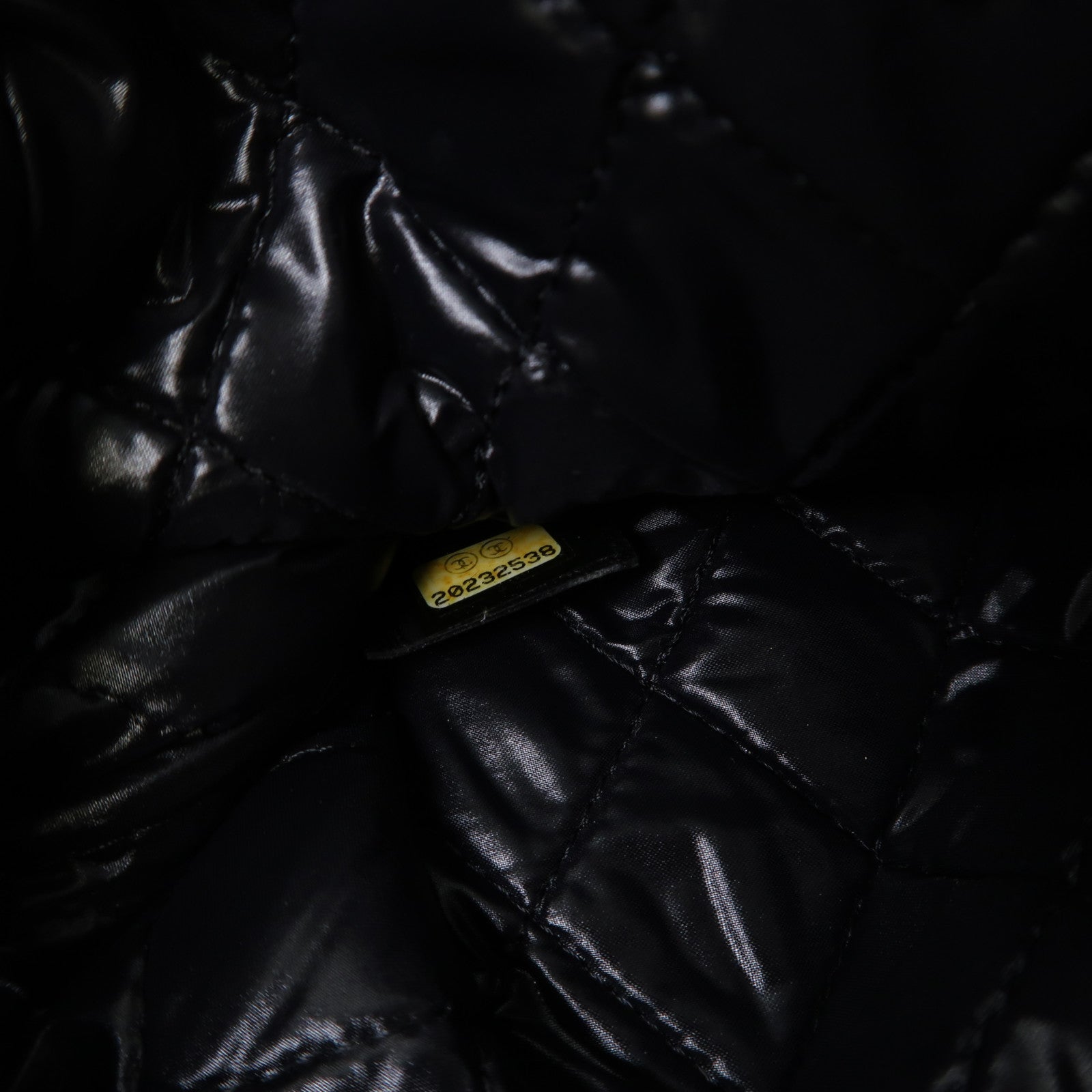 CHANEL 菱格漆皮皮革Pouch銀扣手拿包黑色