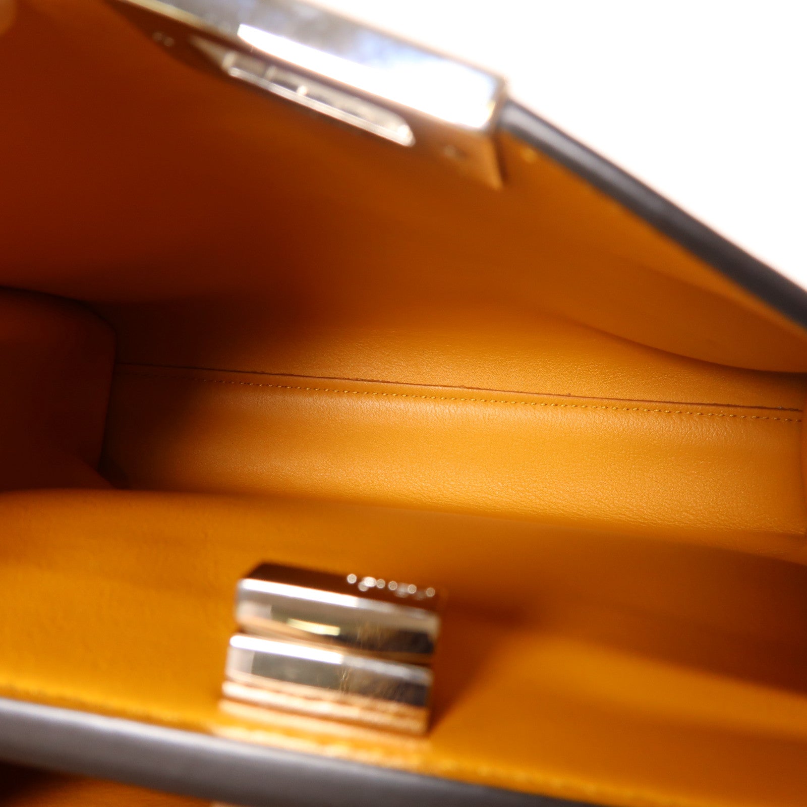 FENDI 牛皮皮革Peekaboo銀扣手挽肩背兩用袋