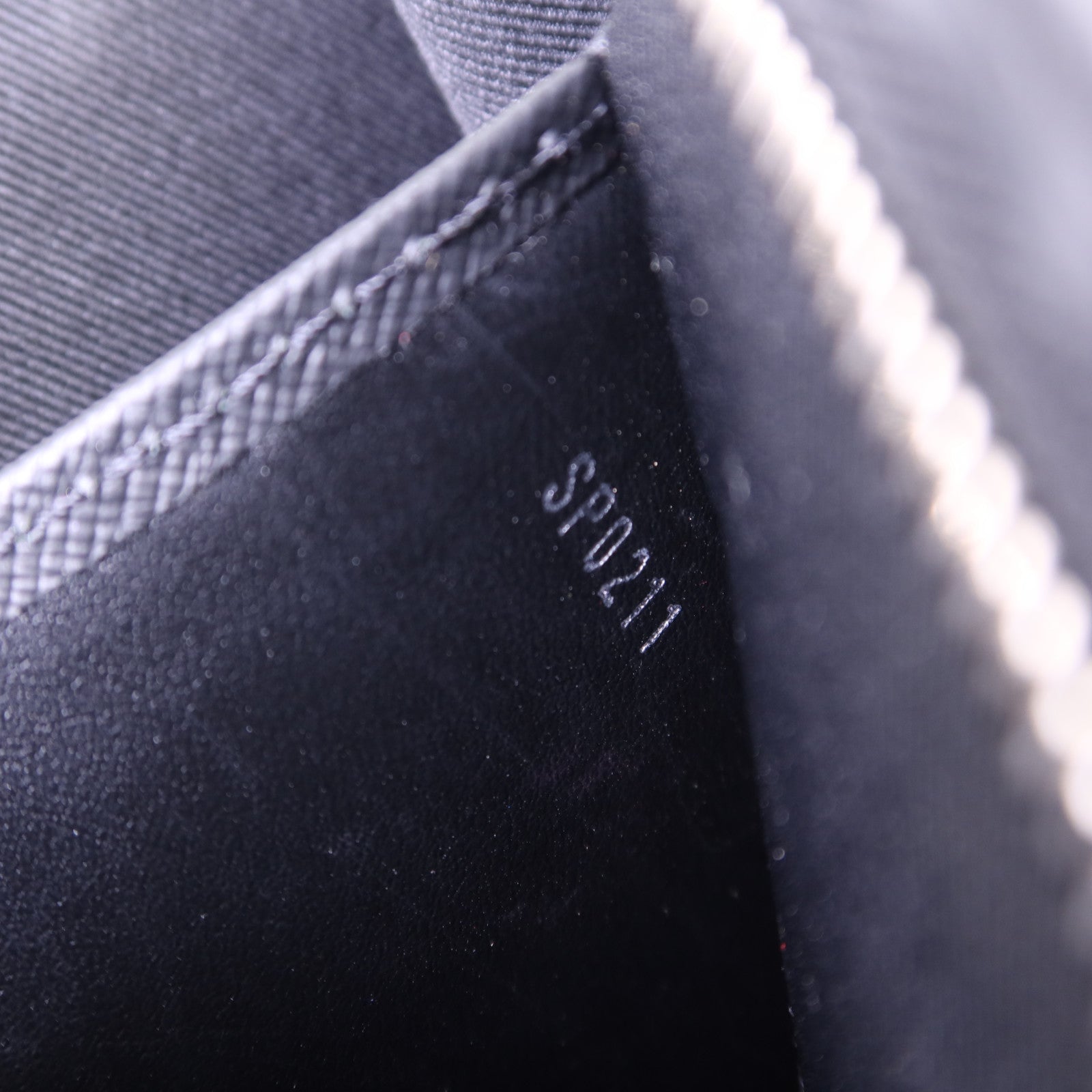 LOUIS VUITTON Damier Graphite Pochette Voyage MM銀扣小袋