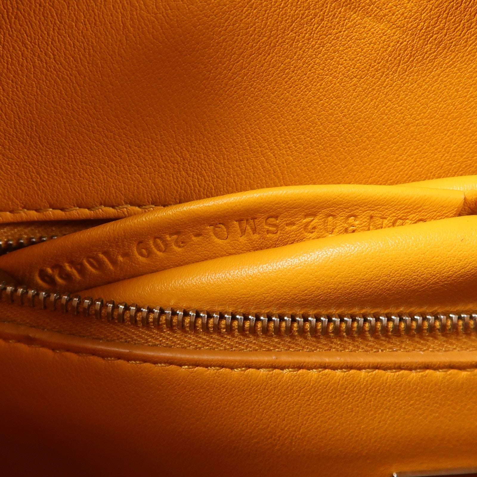 FENDI 牛皮皮革Peekaboo銀扣手挽肩背兩用袋