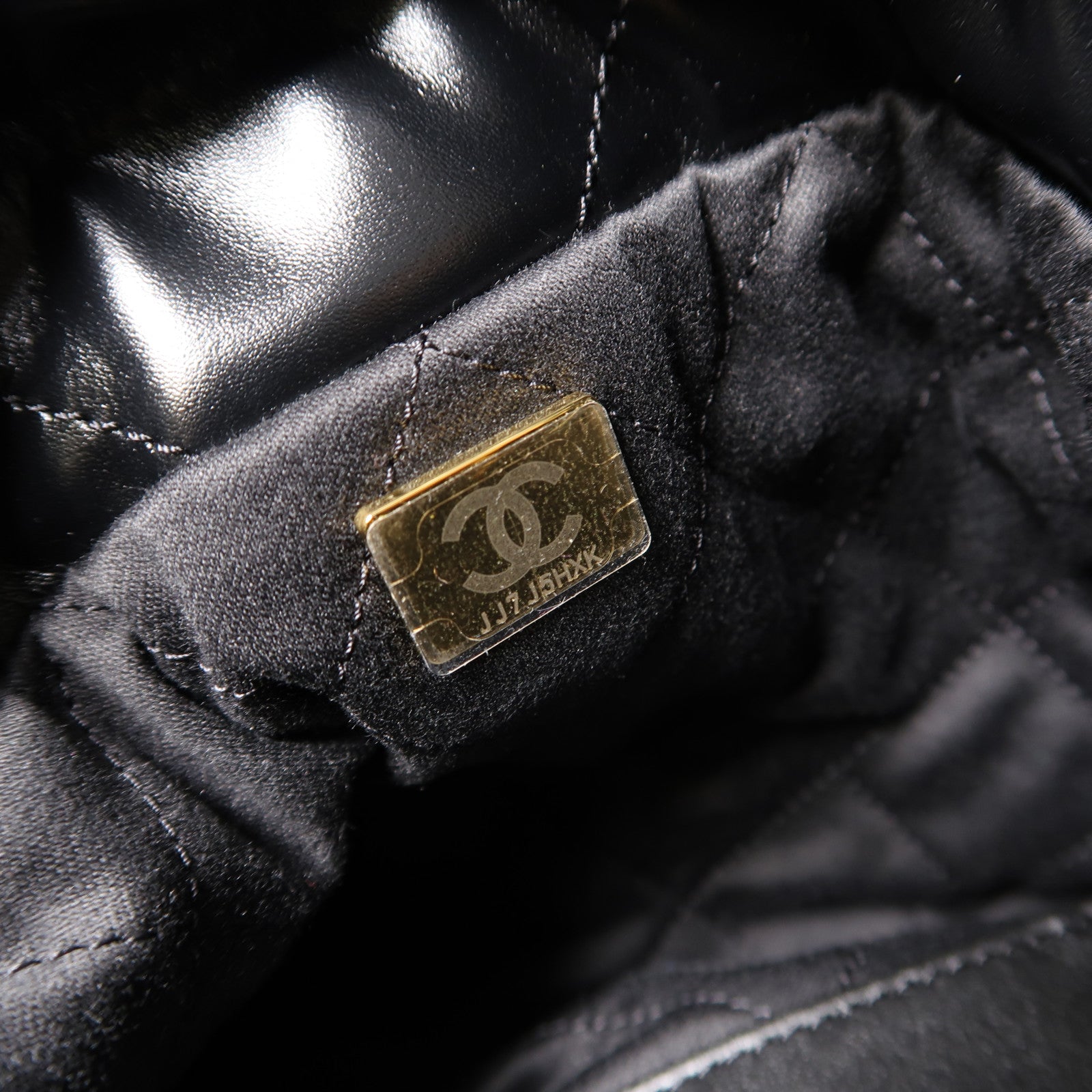 CHANEL 菱格牛皮皮革Mini 22金扣鏈帶肩背袋黑色