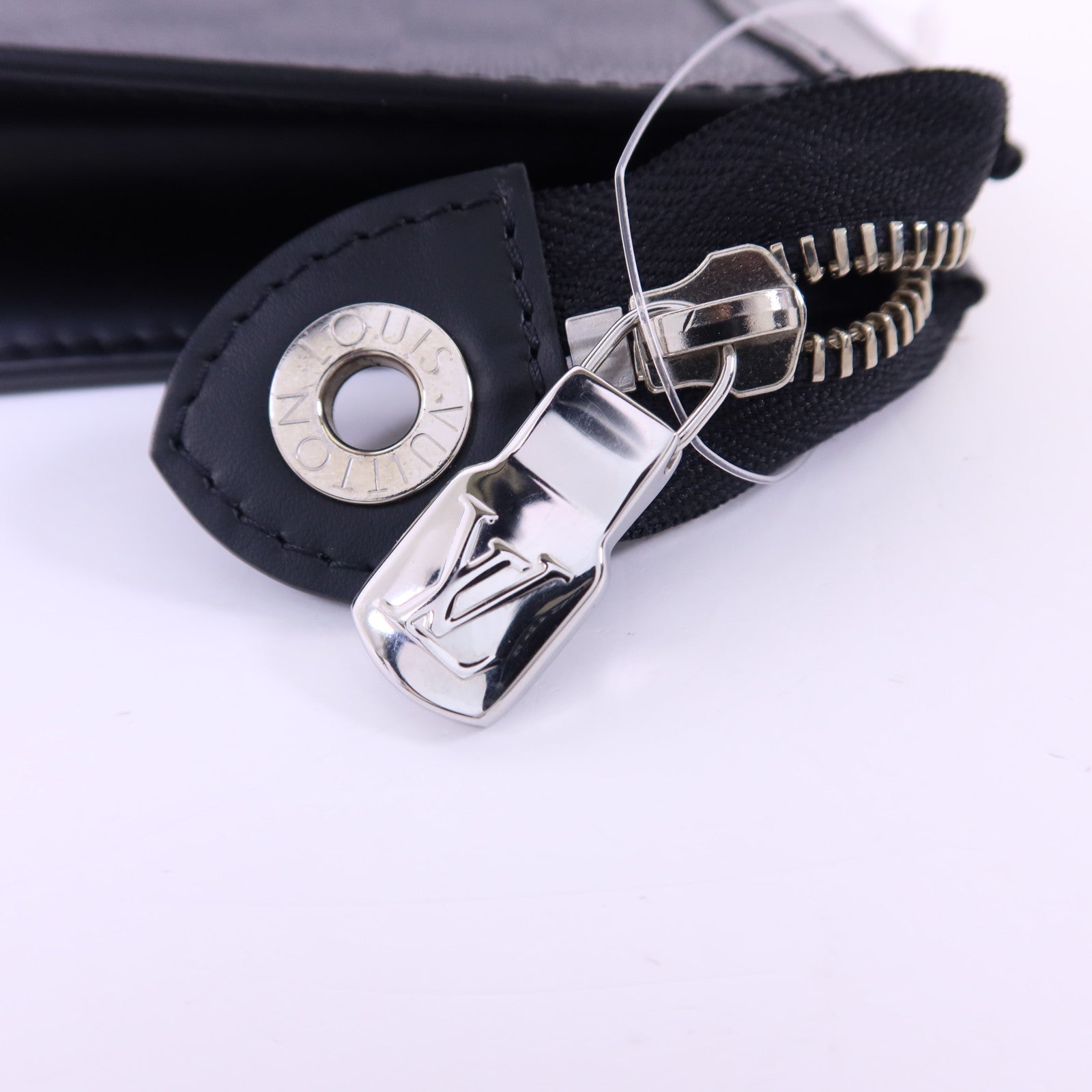 LOUIS VUITTON Damier Graphite Pochette Voyage MM銀扣小袋