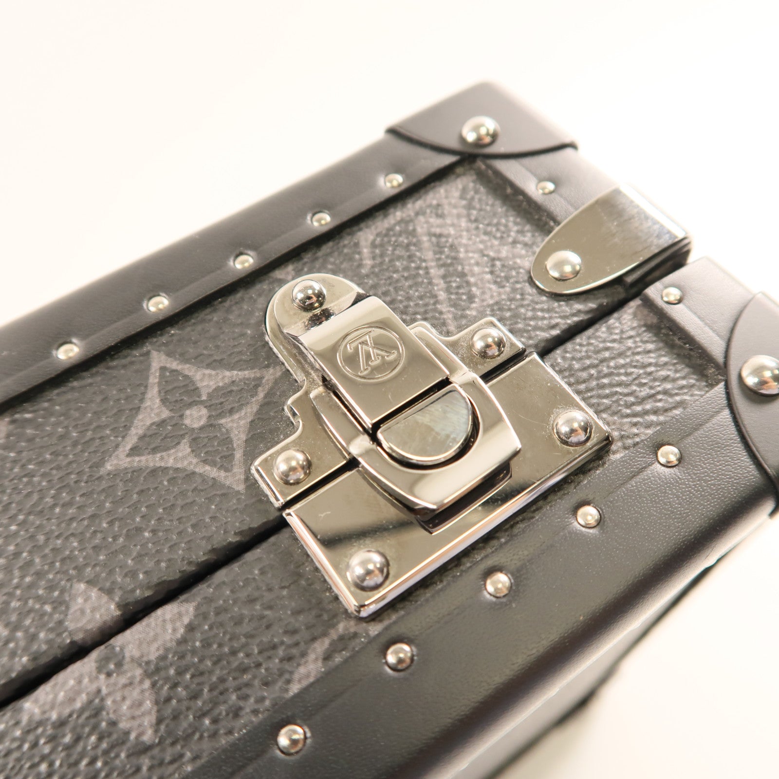 LOUIS VUITTON Monogram Eclipse Clutch Box銀扣肩背袋黑色