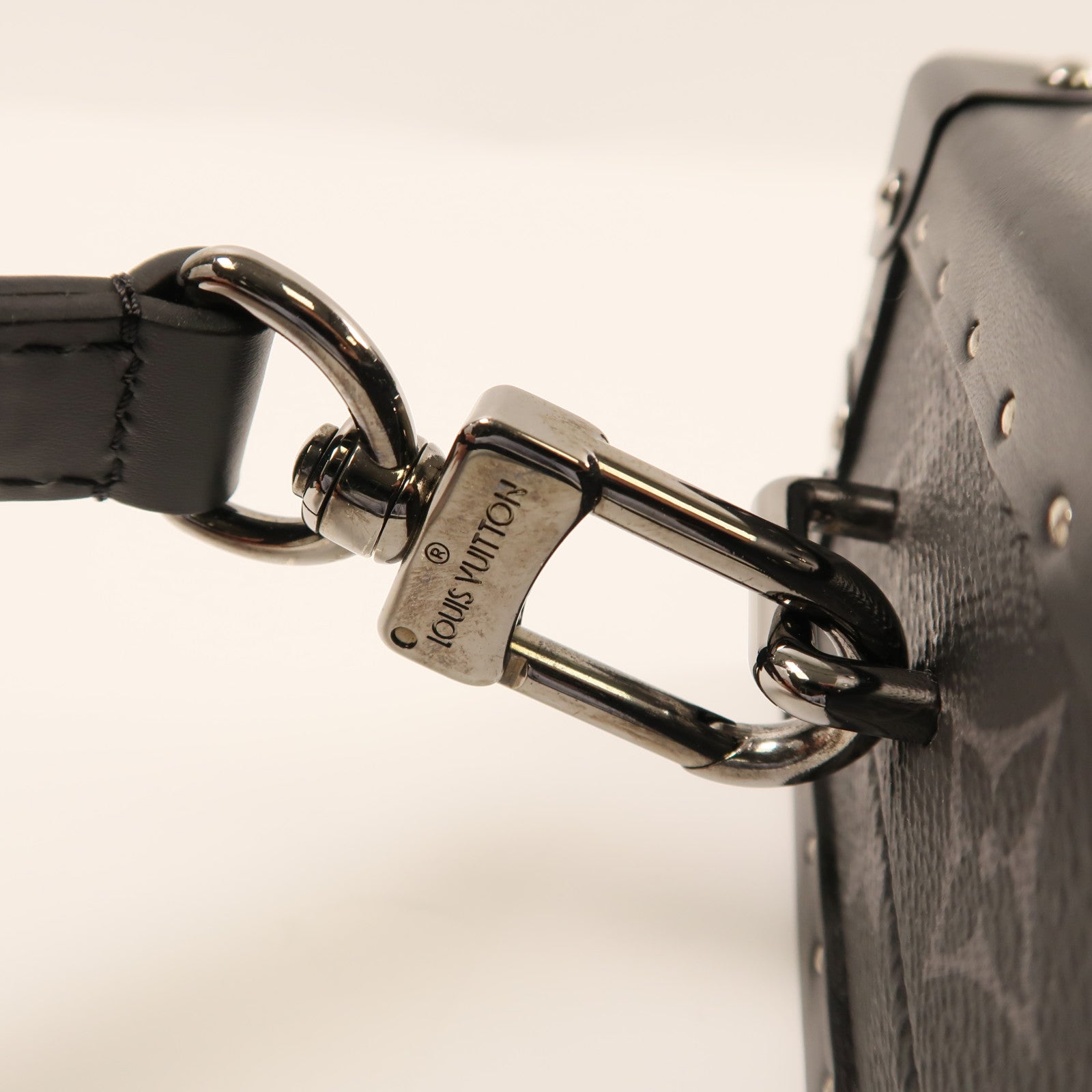 LOUIS VUITTON Monogram Eclipse Clutch Box銀扣肩背袋黑色