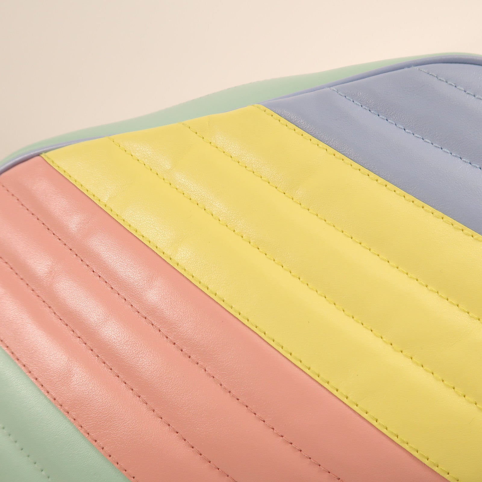 GUCCI 羊皮皮革GG Marmont銀扣鏈帶肩背袋