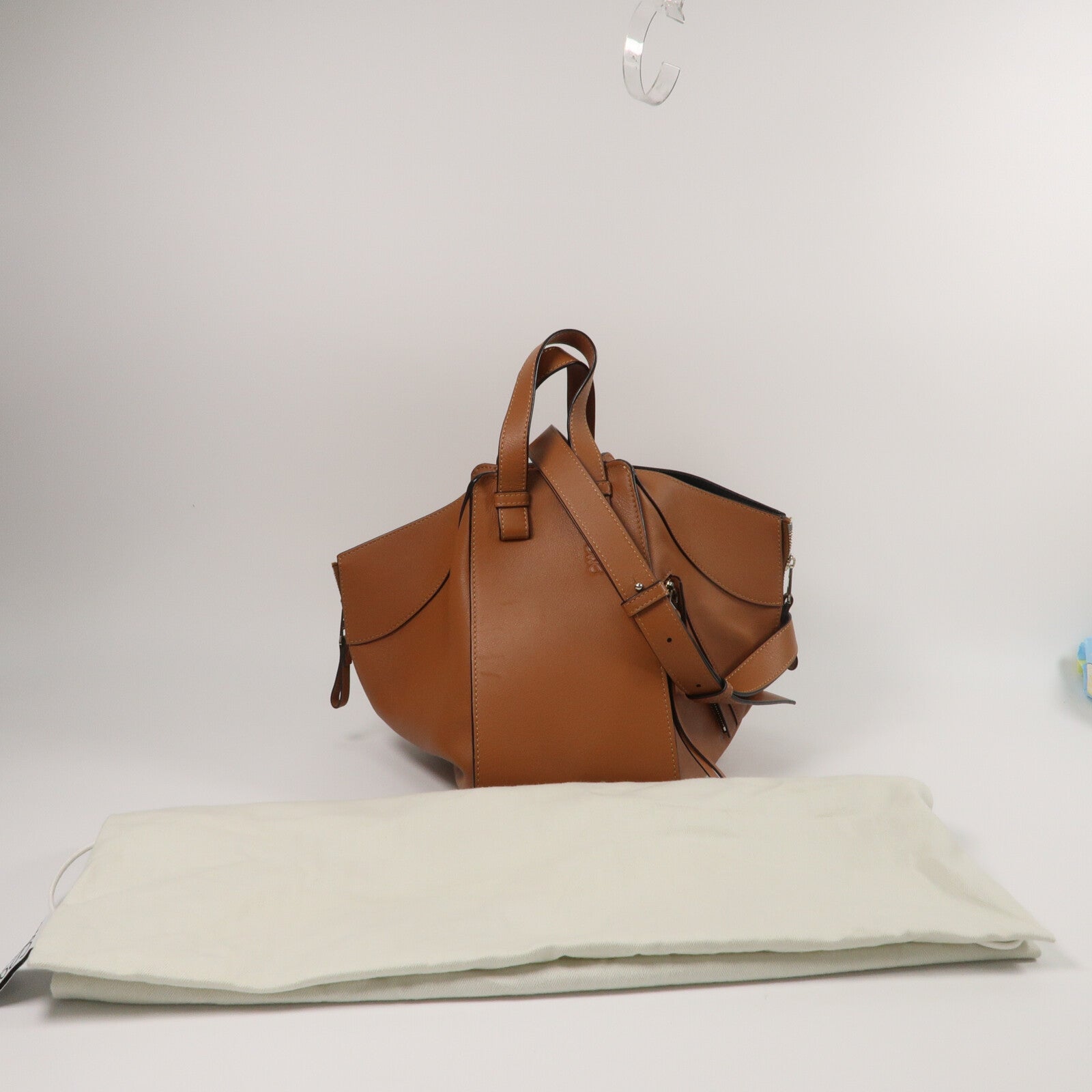 LOEWE 牛皮皮革Hammock Medium手挽肩背兩用袋