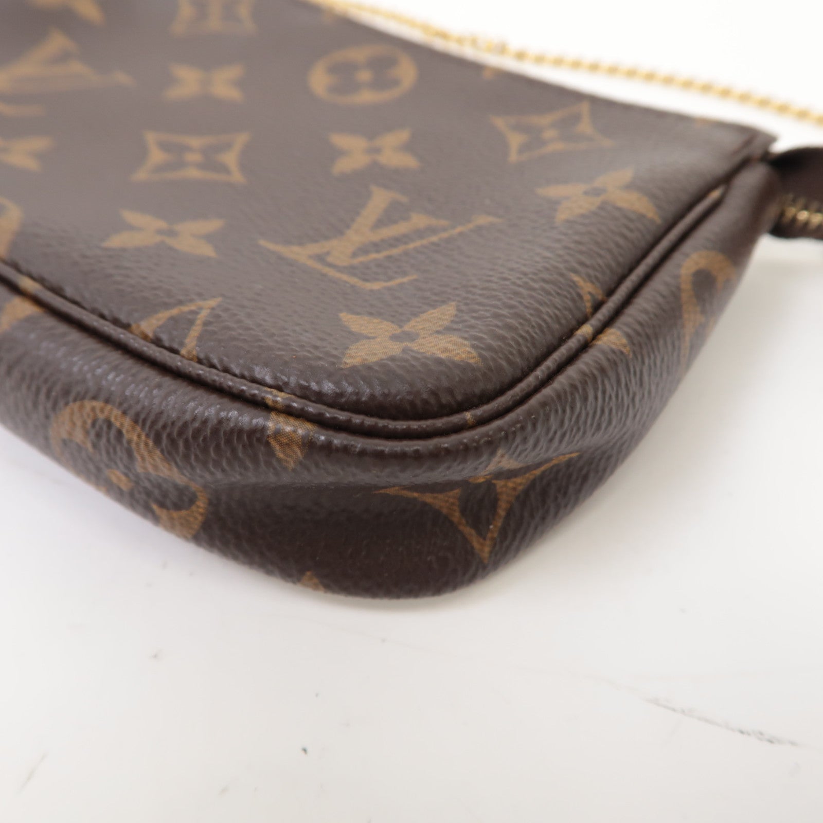 LOUIS VUITTON Monogram Mini Pochette Accessoires金扣手挽袋啡色