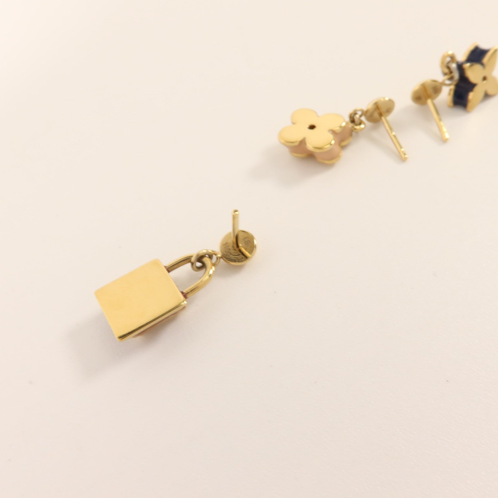 LOUIS VUITTON 銅/琺瑯Monogram Sweet Charms Earrings Set耳環
