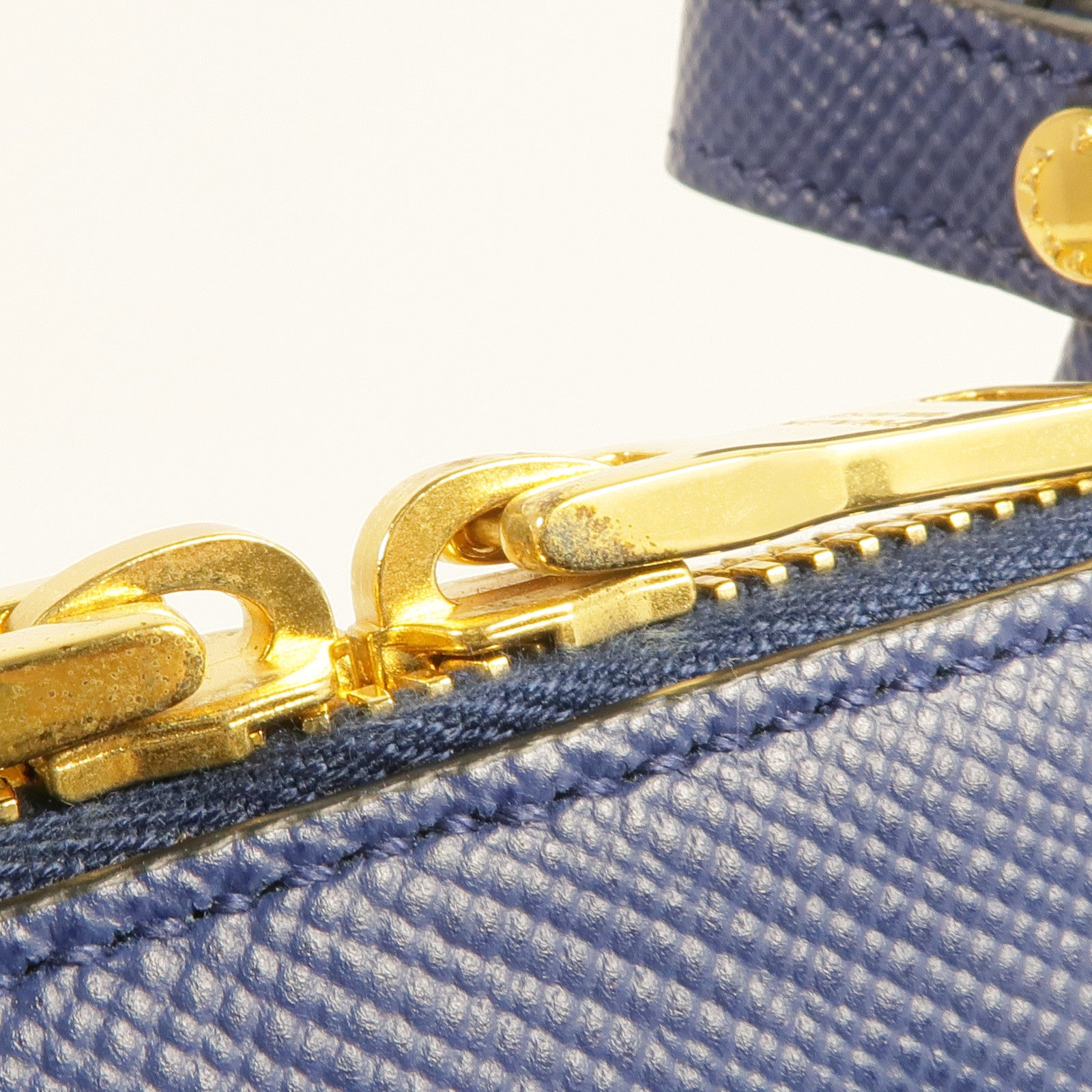 PRADA Saffiano皮革Lux Dome Bag金扣手挽肩背兩用袋