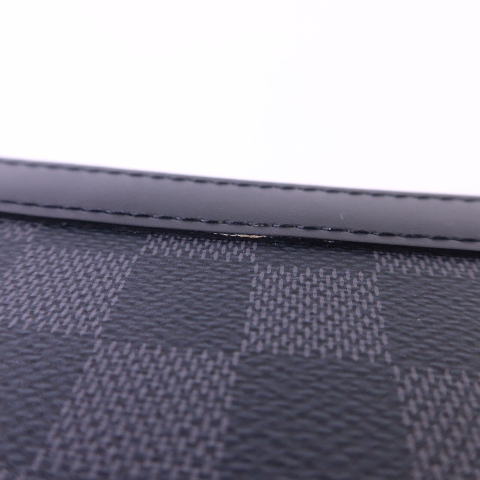 LOUIS VUITTON Damier Graphite Pochette Voyage MM銀扣小袋