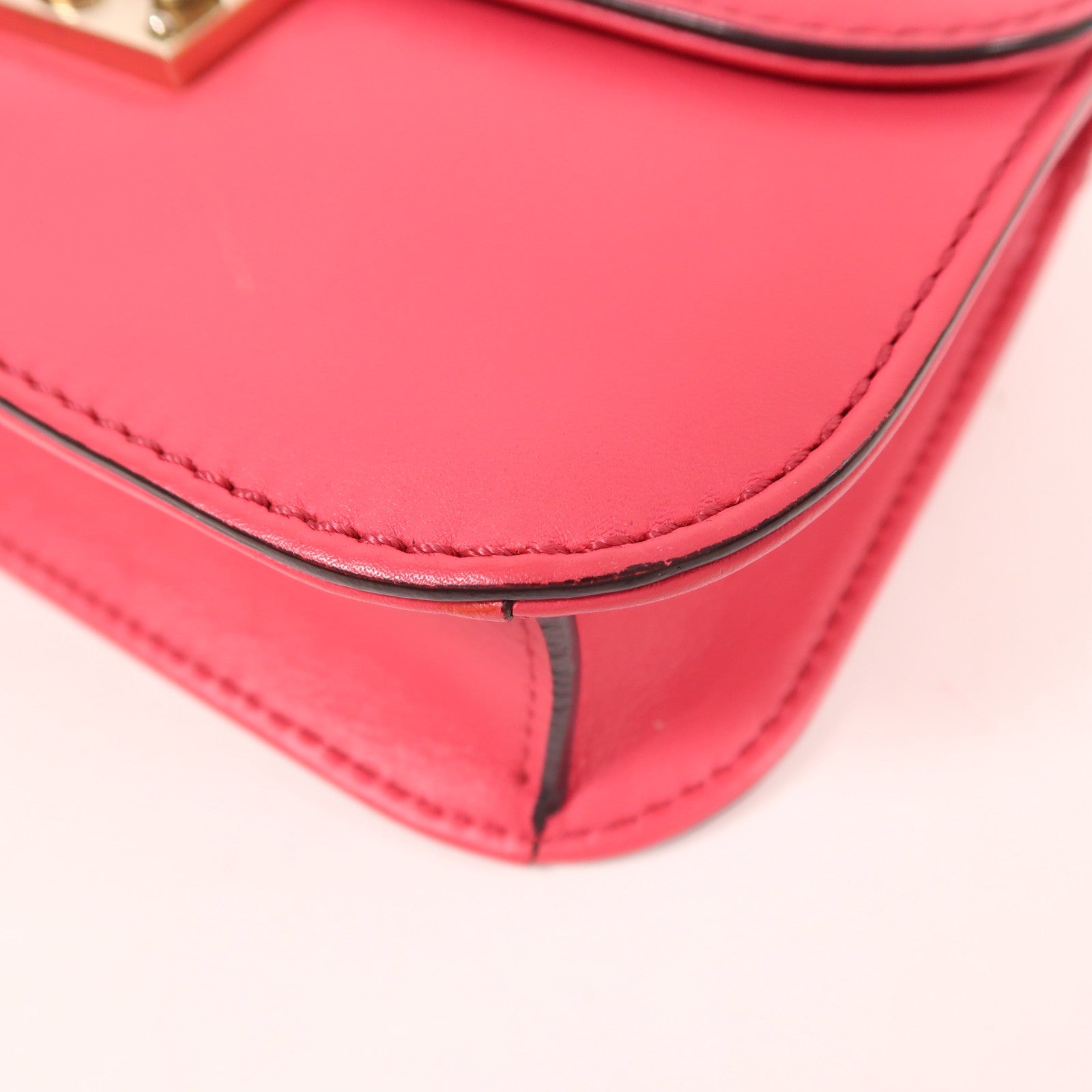 Valentino 皮革Chain Shoulder金扣鏈帶肩背袋