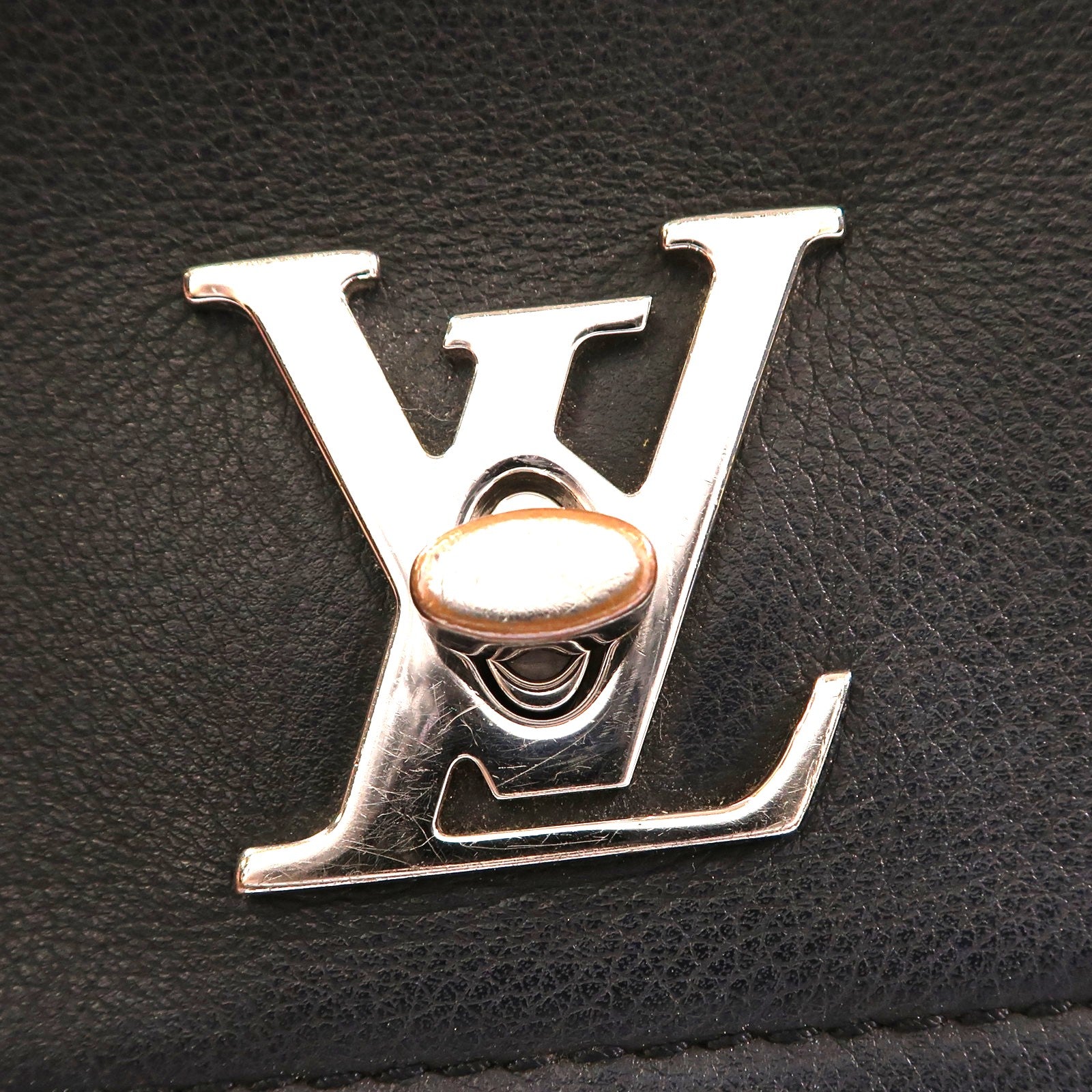 LOUIS VUITTON 牛皮皮革Lockme II BB銀扣手挽肩背兩用袋