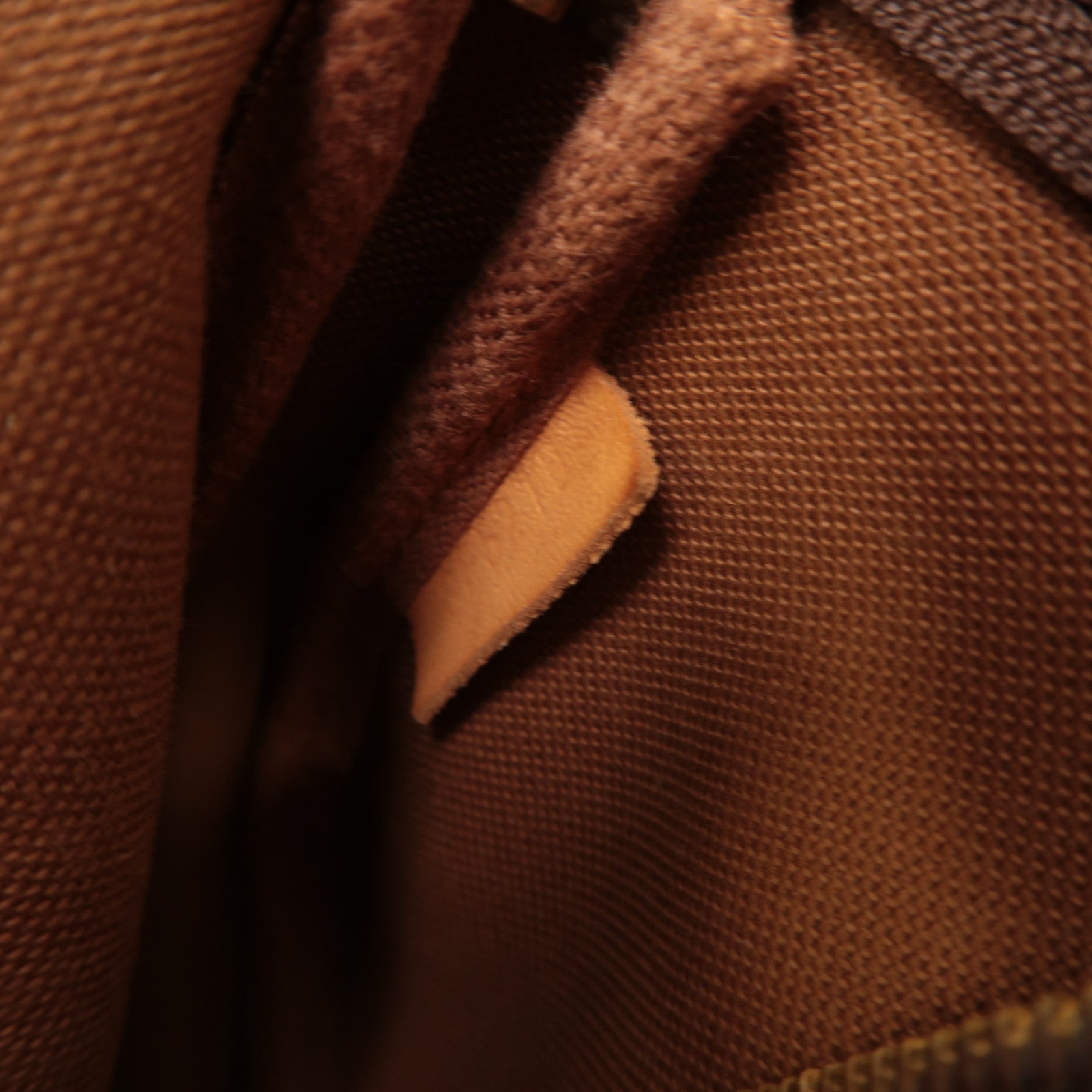 LOUIS VUITTON Monogram Mini Pochette Accessoires金扣手挽袋啡色
