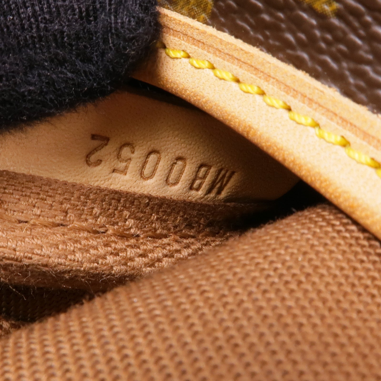 LOUIS VUITTON Monogram Saumur 30金扣肩背袋