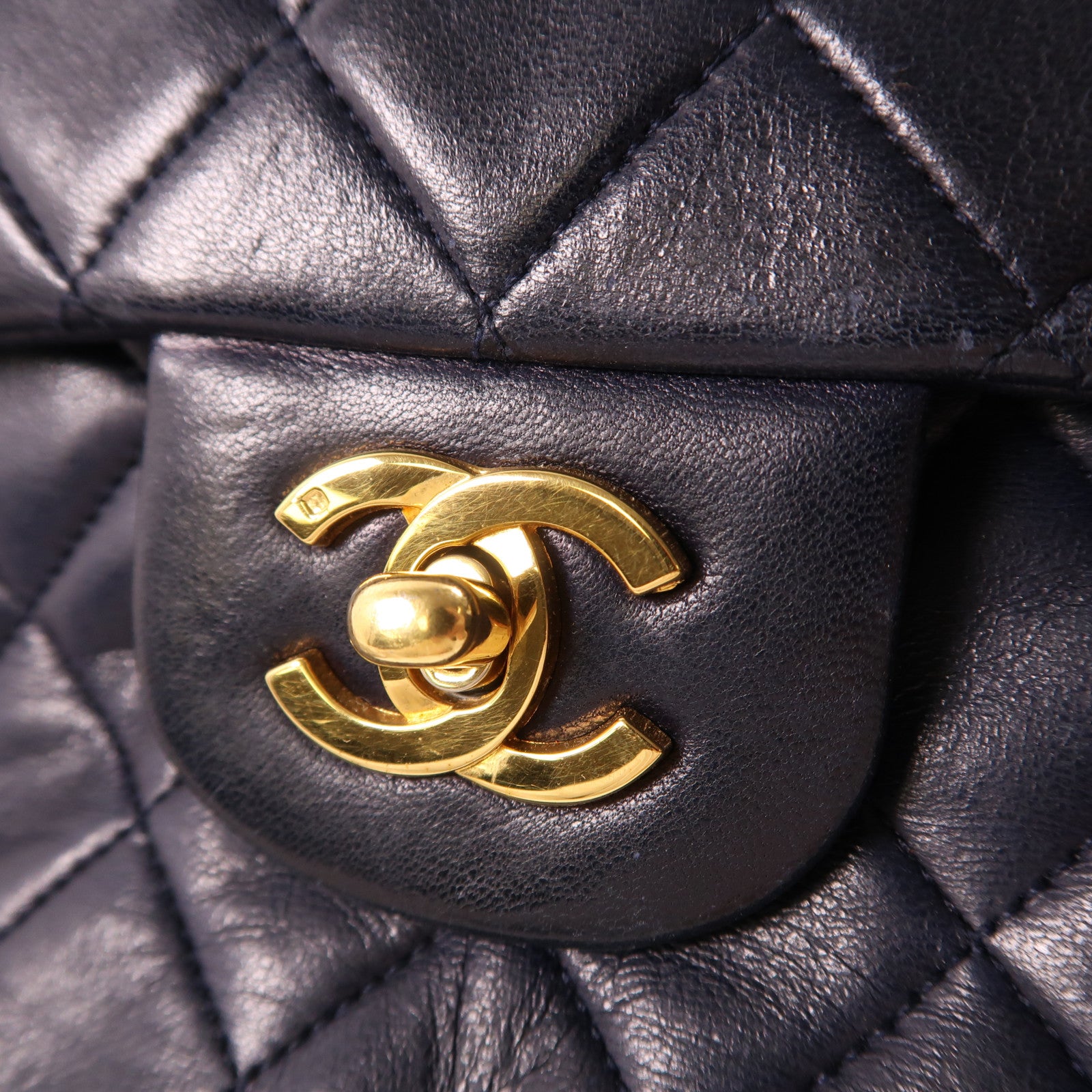 CHANEL 羊皮皮革Handbag金扣手挽袋深藍色