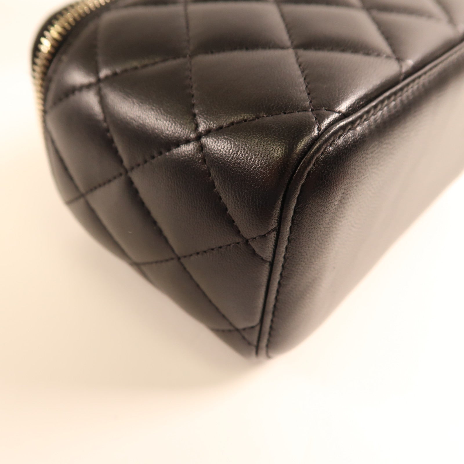 CHANEL 羊皮皮革Vanity Case金扣鏈帶肩背袋