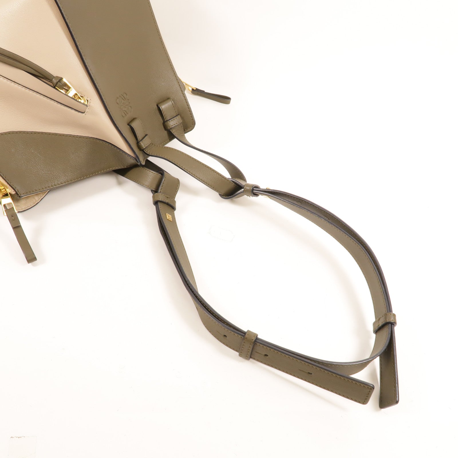LOEWE 牛皮皮革Hammock Medium手挽肩背兩用袋