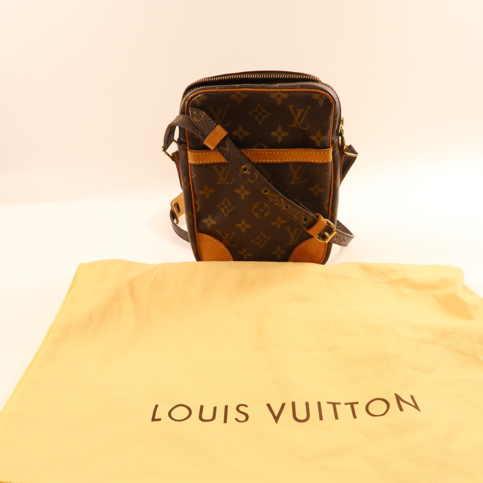 LOUIS VUITTON Monogram Danube金扣肩背袋啡色