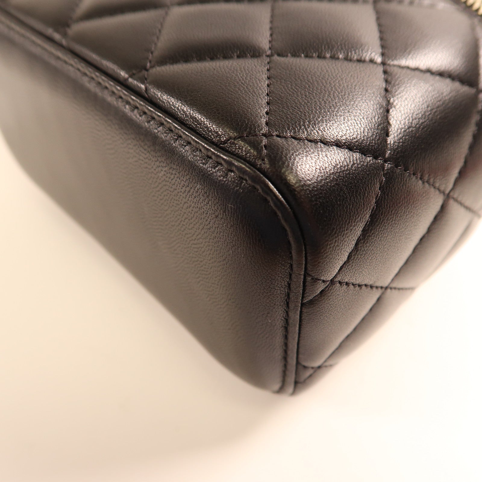 CHANEL 羊皮皮革Vanity Case金扣鏈帶肩背袋