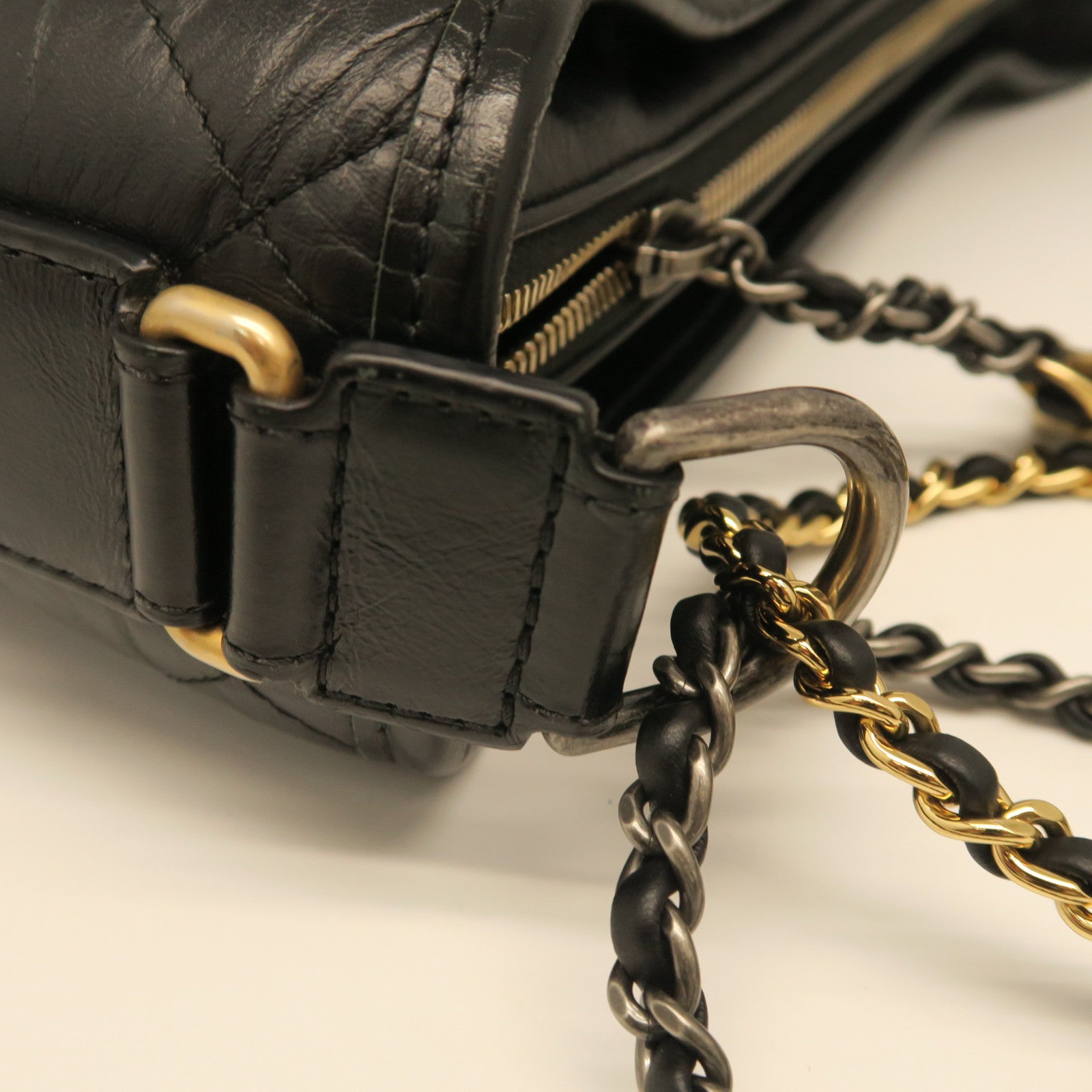 CHANEL rhombic cowhide leather Chain Shoulder gold and silver buckle shoulder bag black