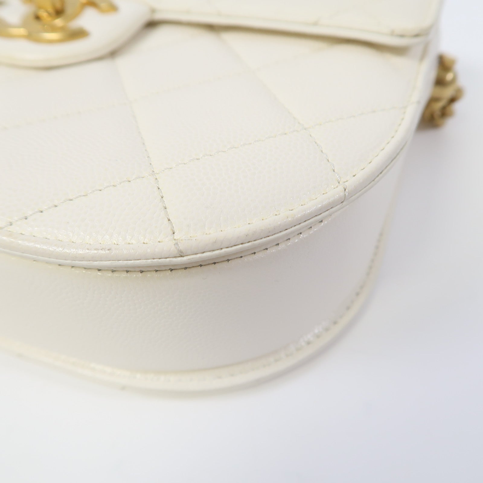 CHANEL Caviar皮革Chain Shoulder金扣鏈帶肩背袋白色