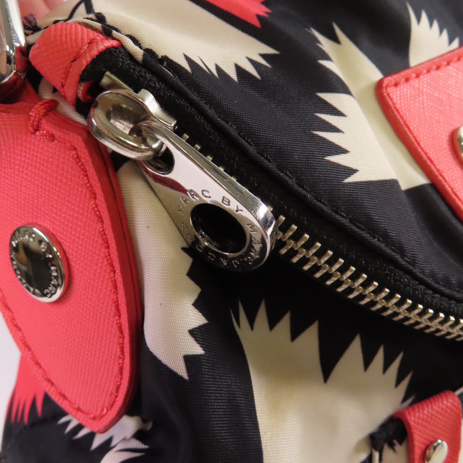 MARC BY MARC JACOBS 【激減優惠】尼龍Shoulder Bag黑色/白色/粉紅色
