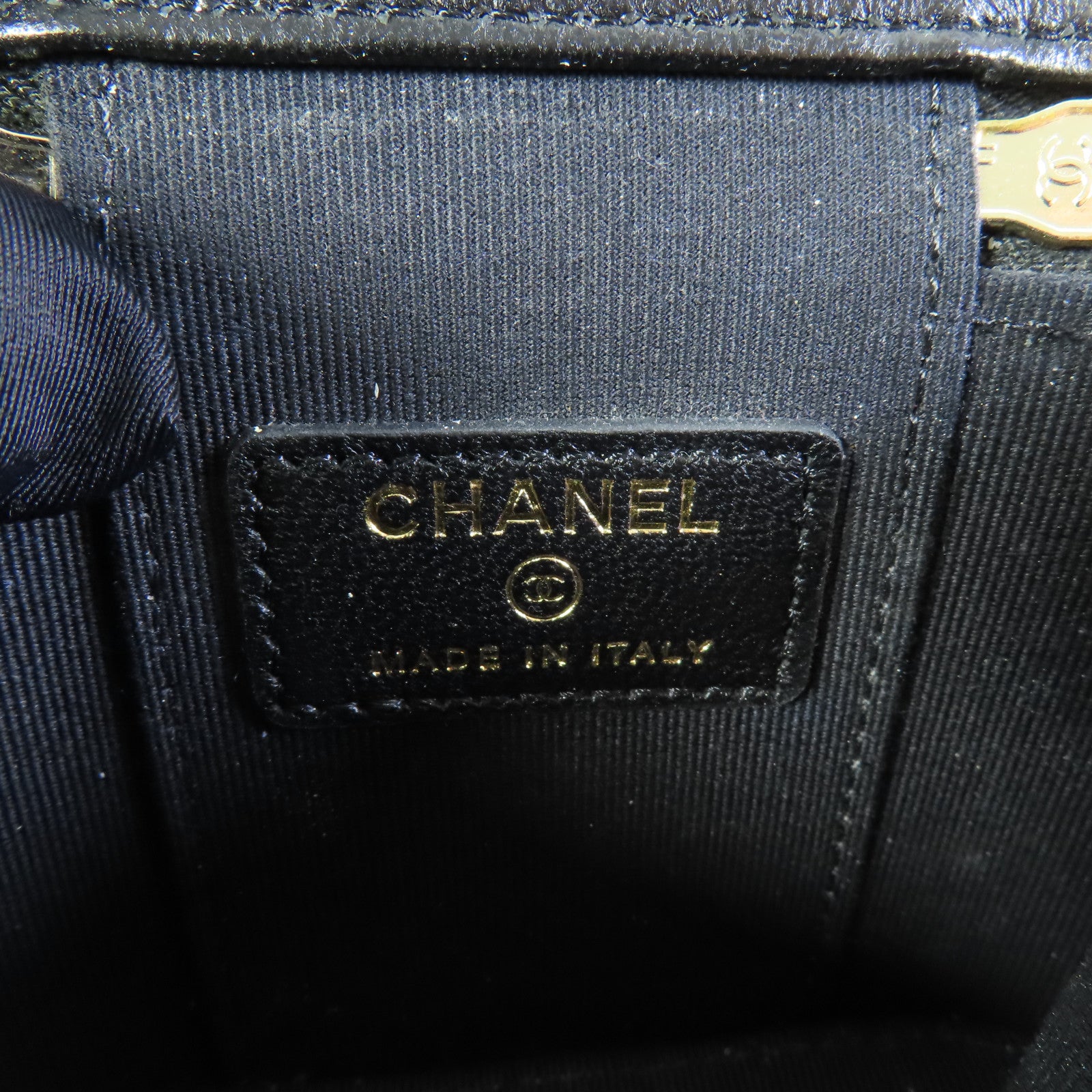 CHANEL 羊皮皮革Mini Vanity Case金扣肩背袋