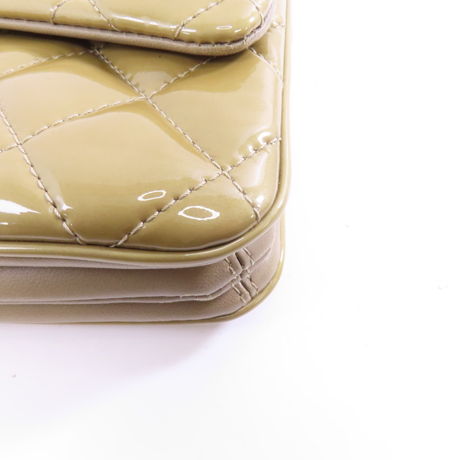 CHANEL 菱格漆皮皮革Chain Shoulder Bag銀扣鏈帶肩背袋米色