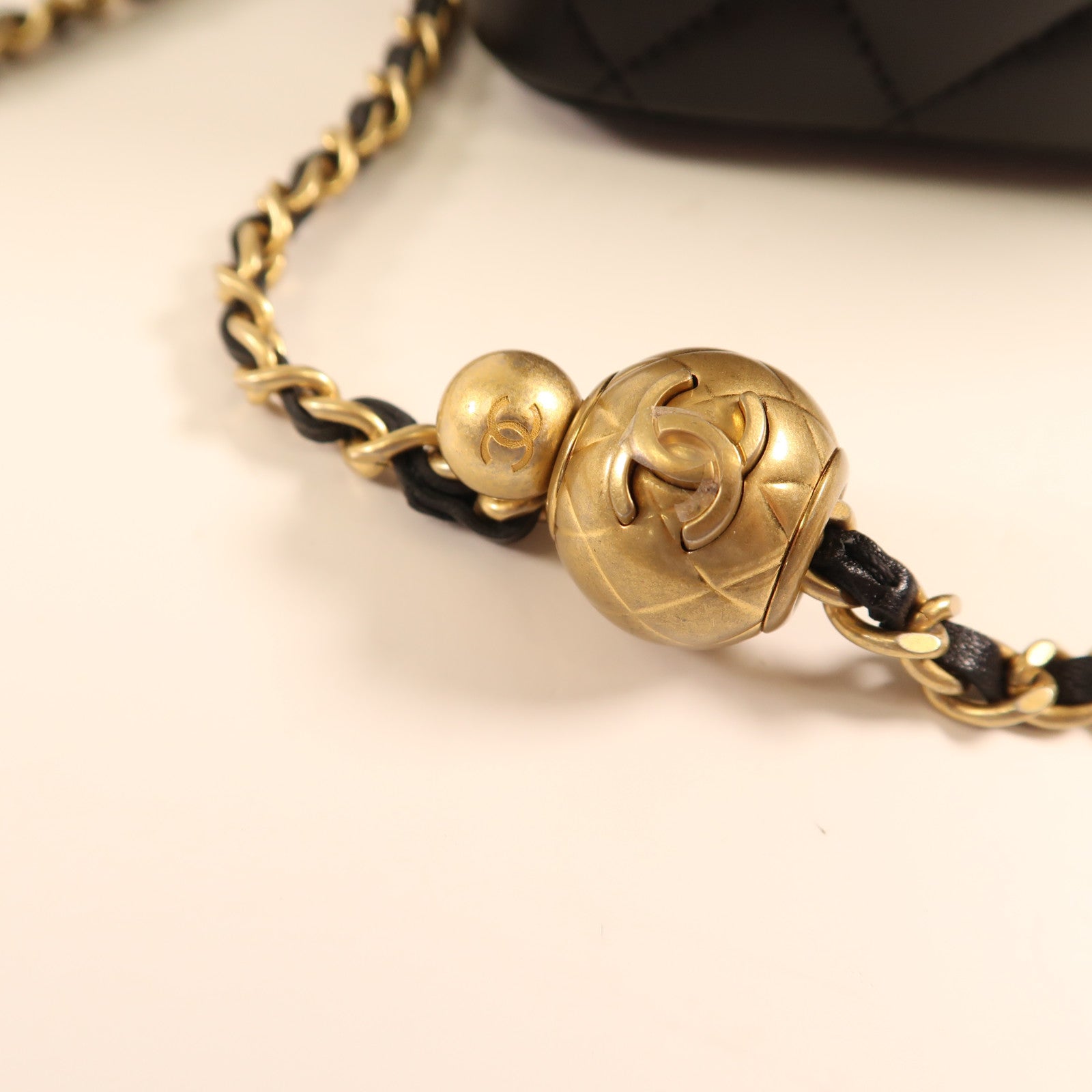 CHANEL 羊皮皮革Vanity Case金扣鏈帶肩背袋