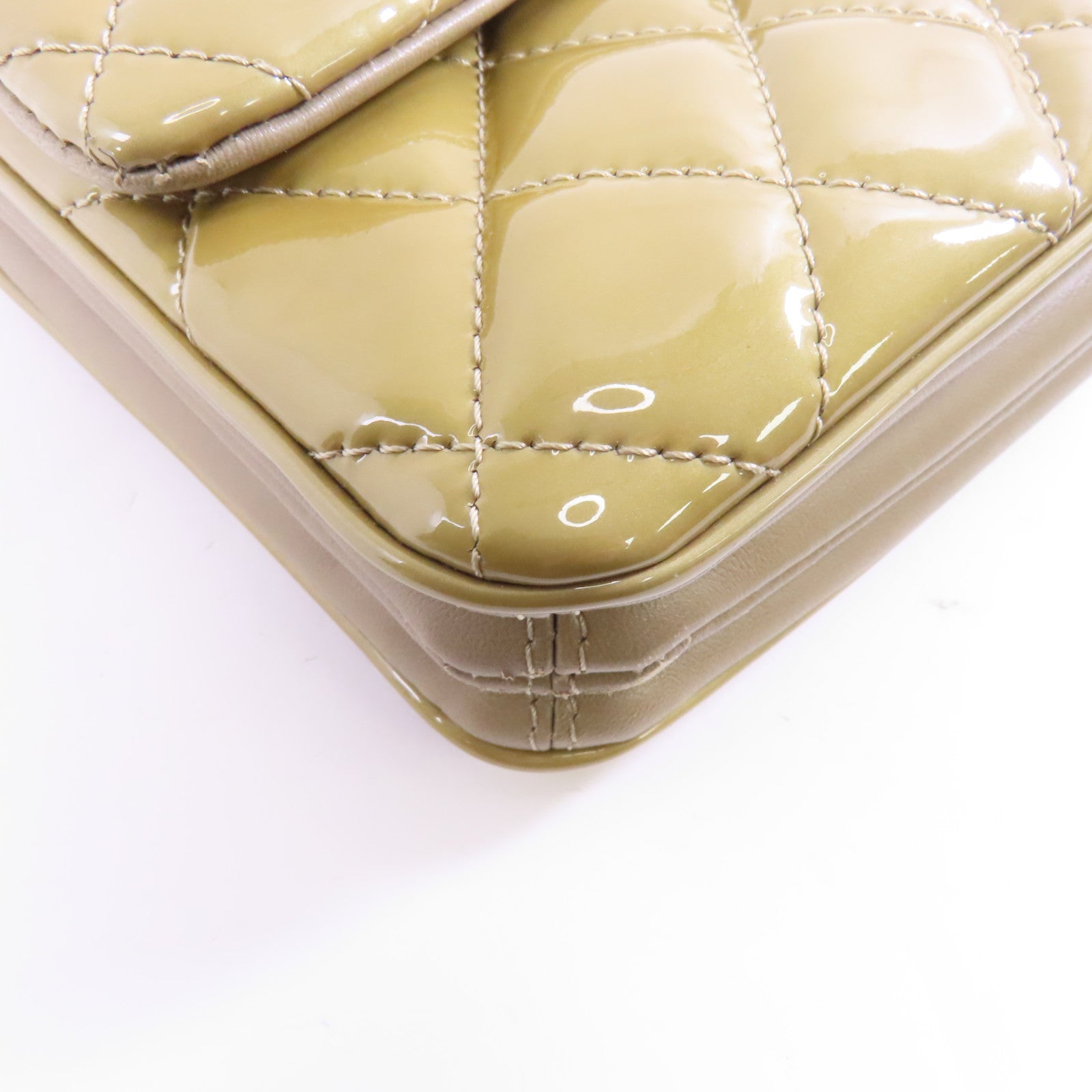 CHANEL 菱格漆皮皮革Chain Shoulder Bag銀扣鏈帶肩背袋米色